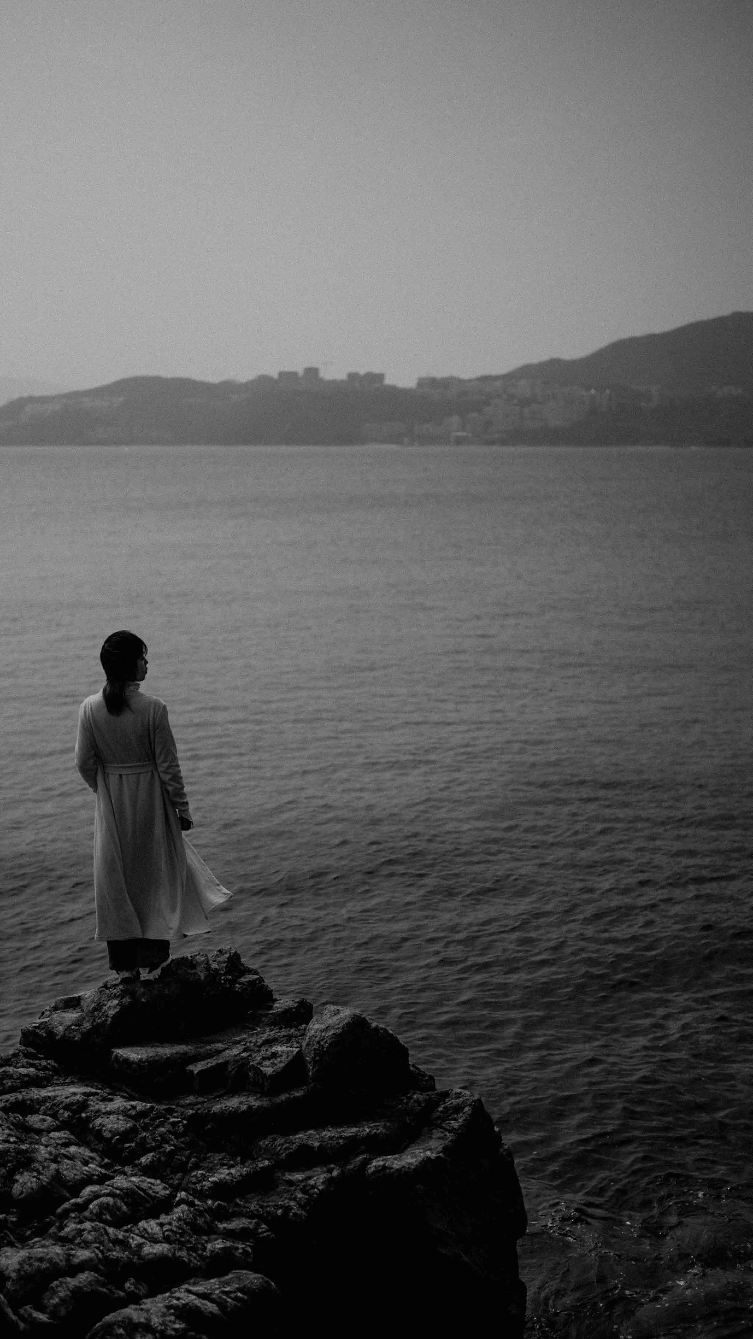 7-hongkong-portrait-hapmunbay-rocks-monochromeseaview-leicam11.jpg