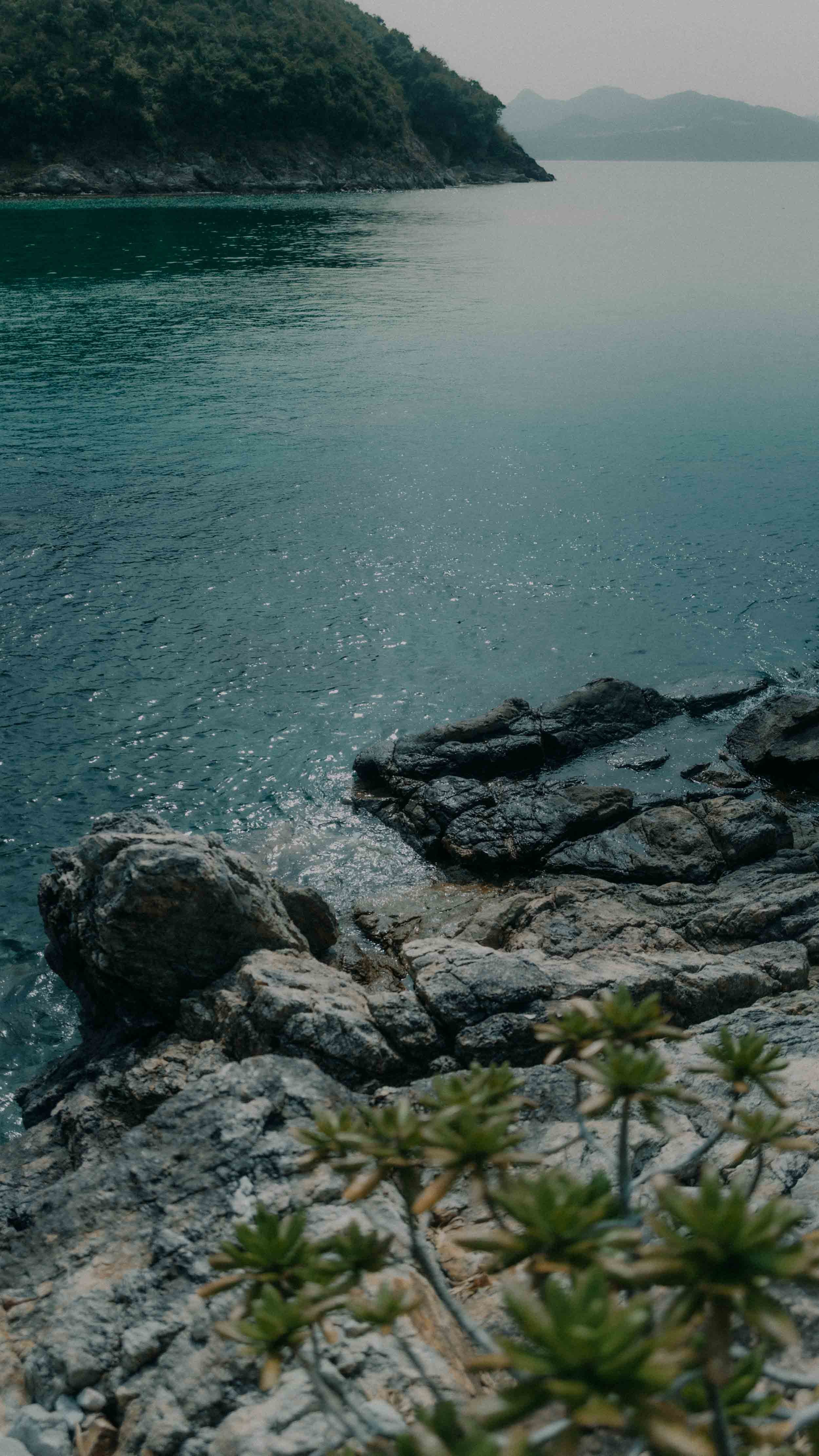 12-hongkong-travel-hapmunbay-coast-rocksandwater-leicaq3.jpg