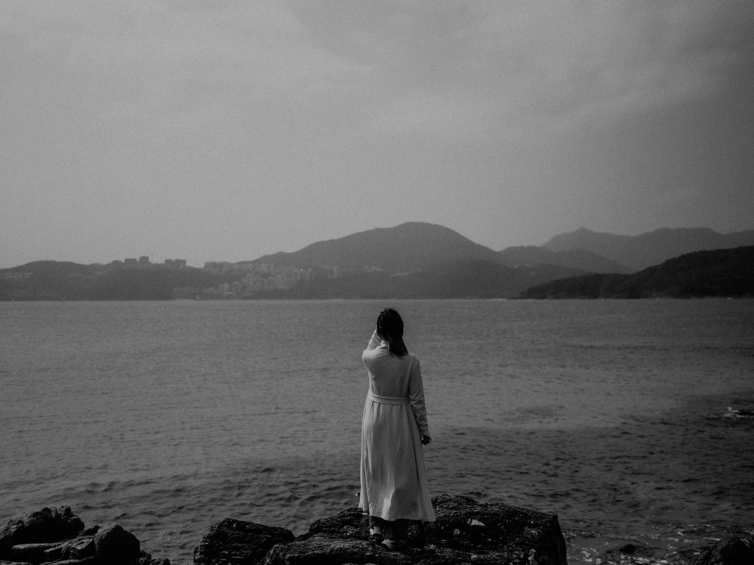 18-hongkong-portrait-hapmunbay-rocks-monochromebackportrait-leicaq3.jpg