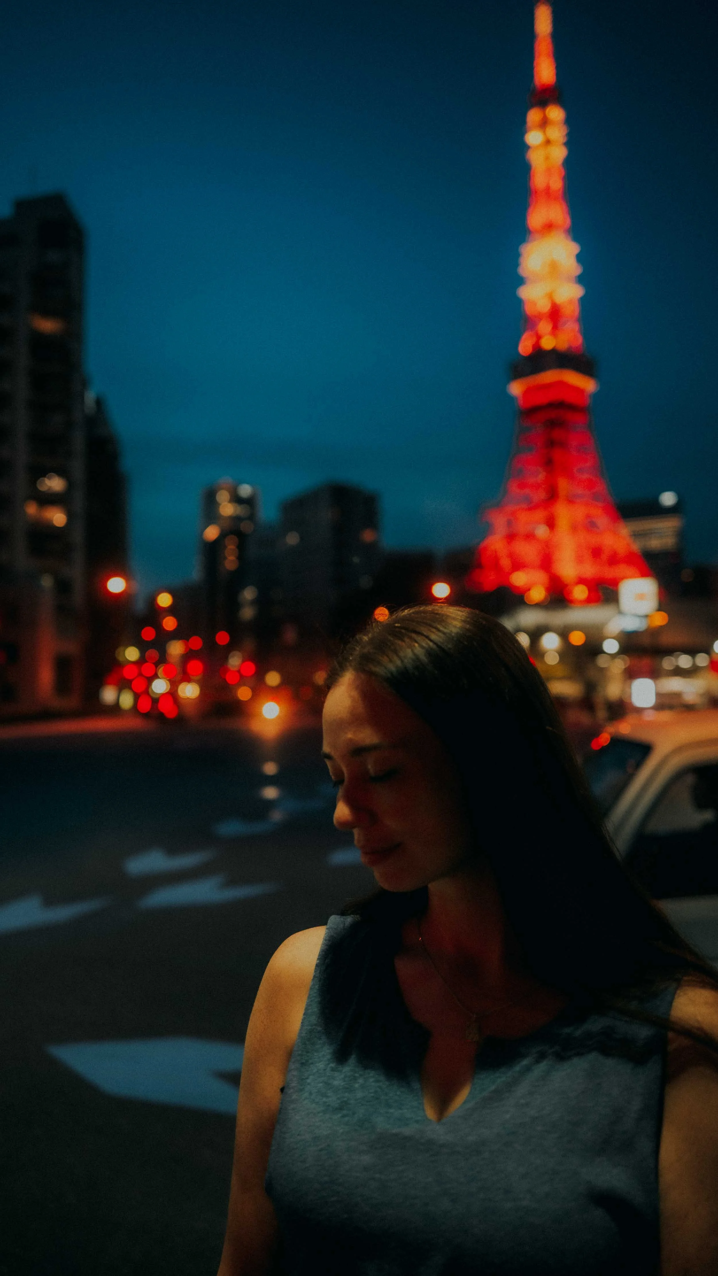 1-tokyo-portrait-tokyotower-night-downwardsmile-leicaq3.jpg
