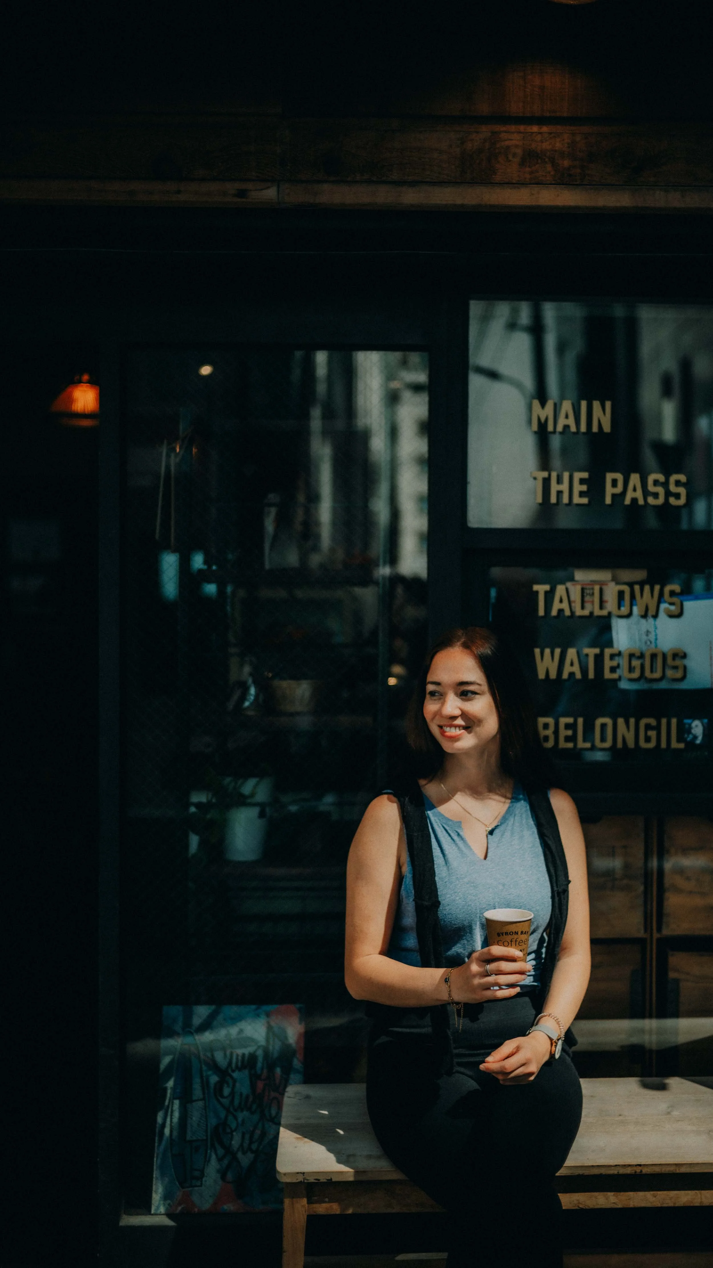 17-tokyo-portrait-hamamatsucho-cafe-bench-coffeesmile-leicasl2.jpg