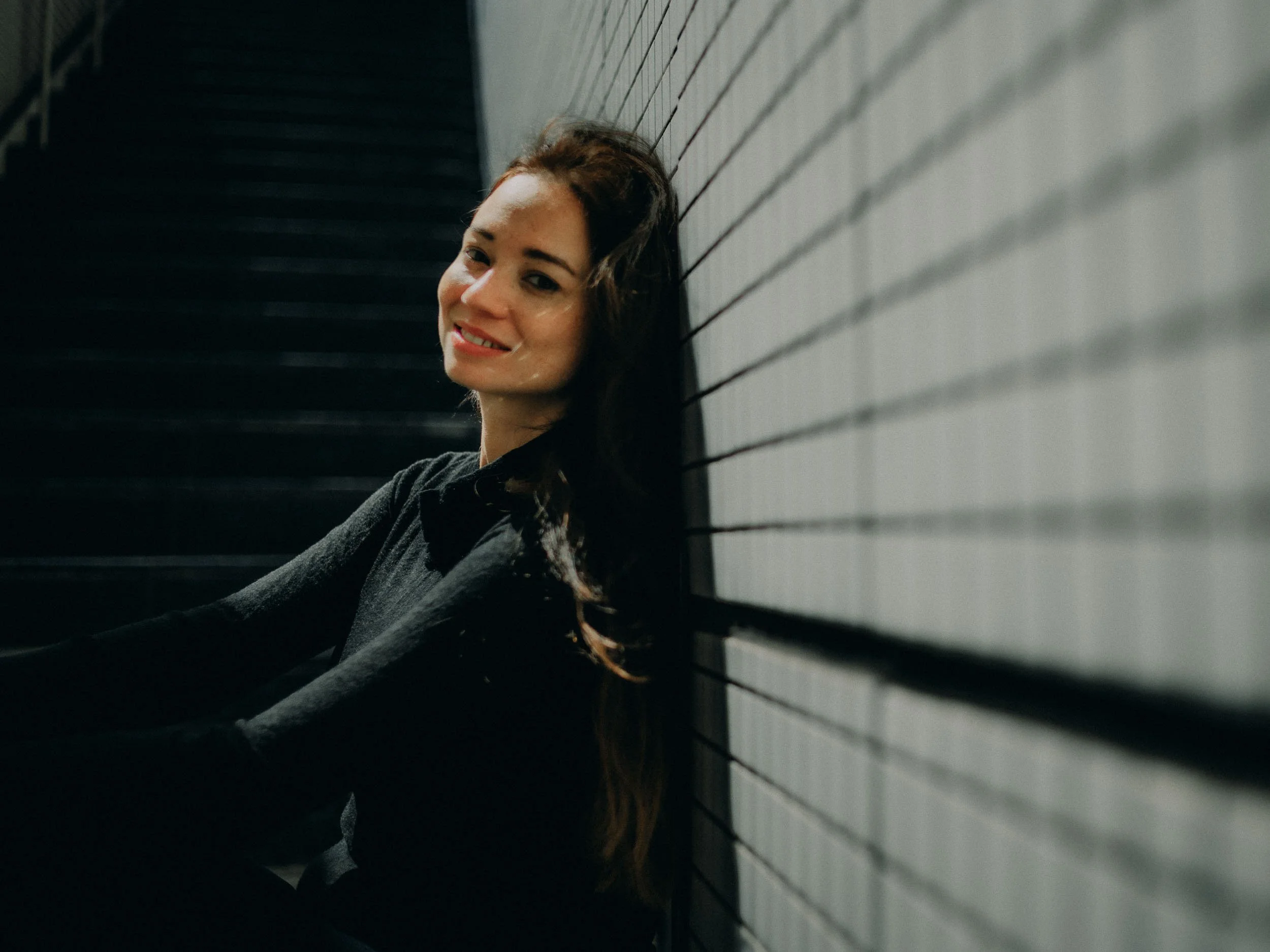 22-tokyo-portrait-hamamatsucho-stairway-tiledwallsmile-leicasl2.jpg