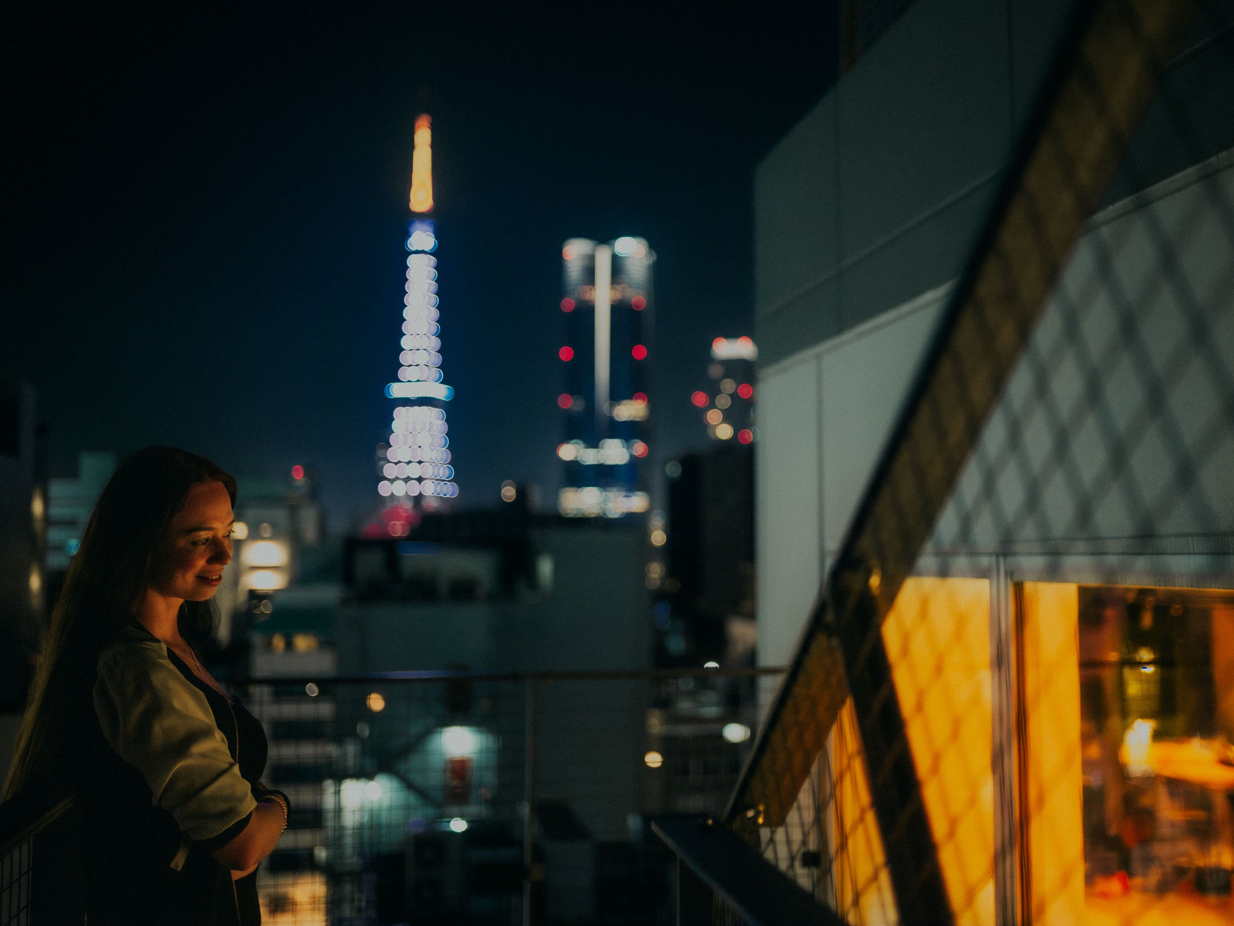 24-tokyo-portrait-hamamatsucho-9hours-rooftop-warmwindowsmile-leicasl2.jpg