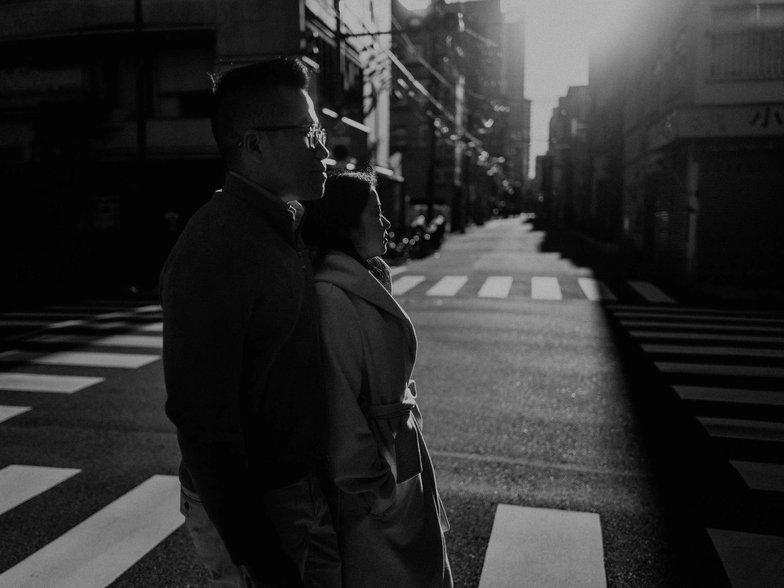 17-tokyo-engagement-asakusa-crosswalk-profiles-blackandwhite-leicaq3.jpg