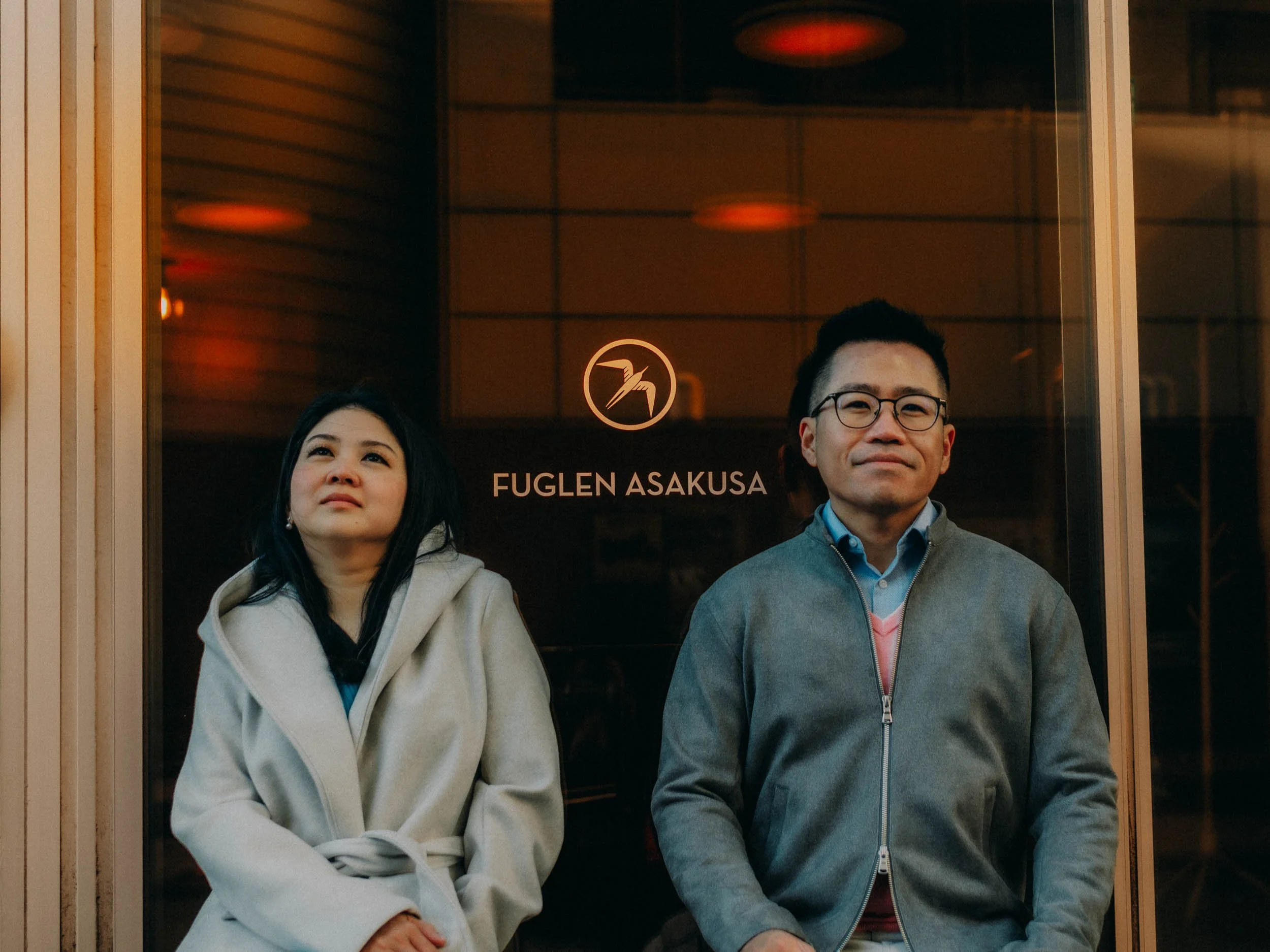 19-tokyo-engagement-asakusa-fuglen-cafe-seated-portrait-leicasl2.jpg