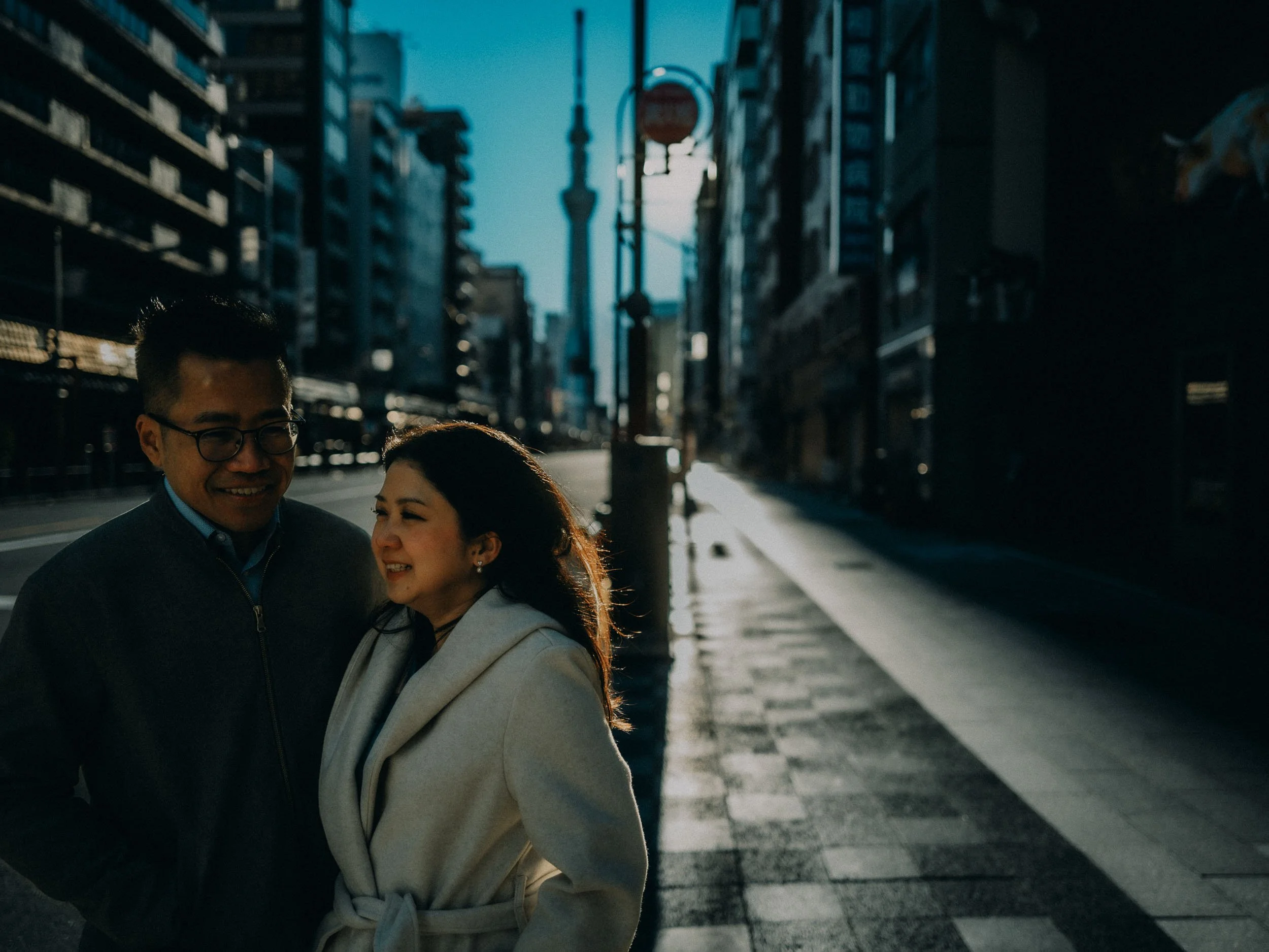 21-tokyo-engagement-asakusa-skytree-shared-smiles-leicaq3.jpg