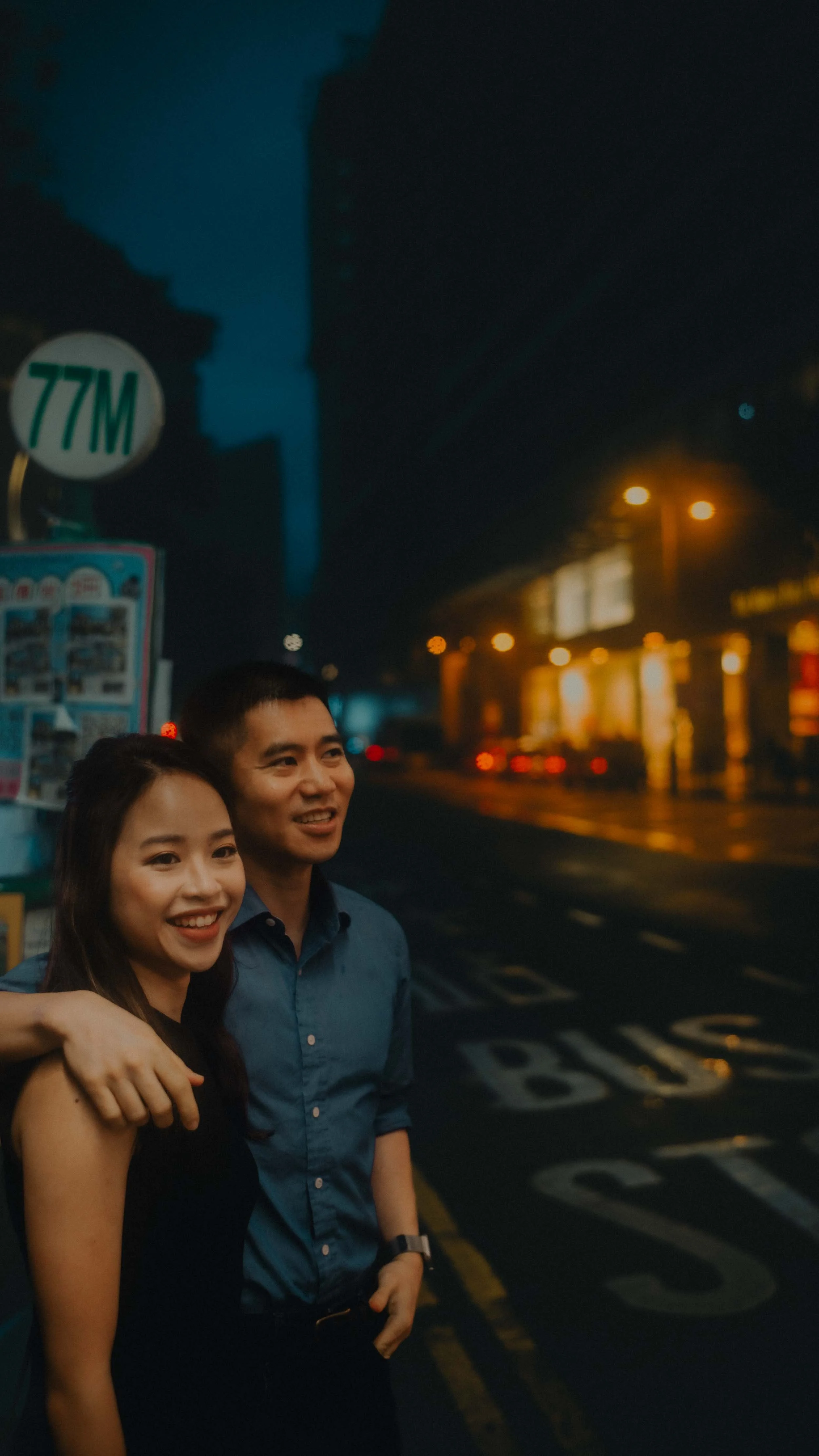 2-hongkong-engagement-tsimshatsui-busstop-shared-smiles-sonya7riv.jpg
