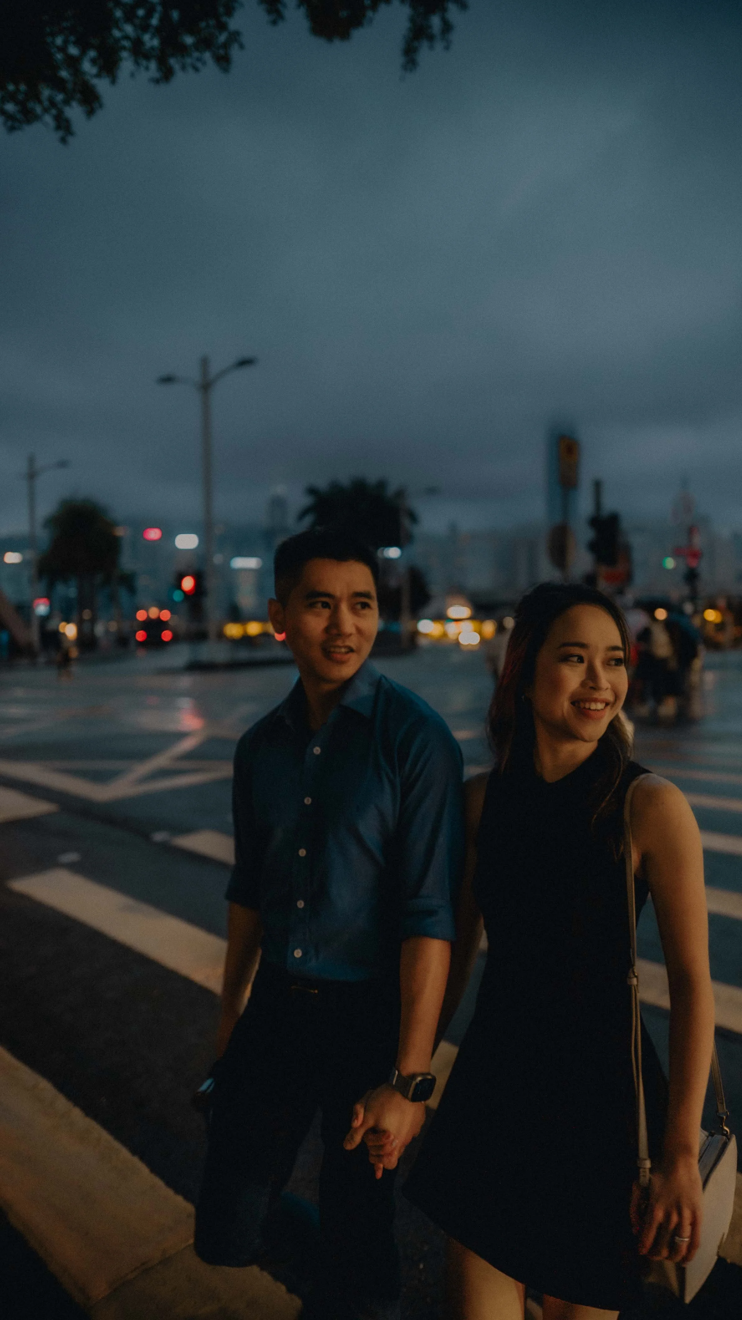 4-hongkong-engagement-tsimshatsui-crosswalk-handholding-sonya7siii.jpg