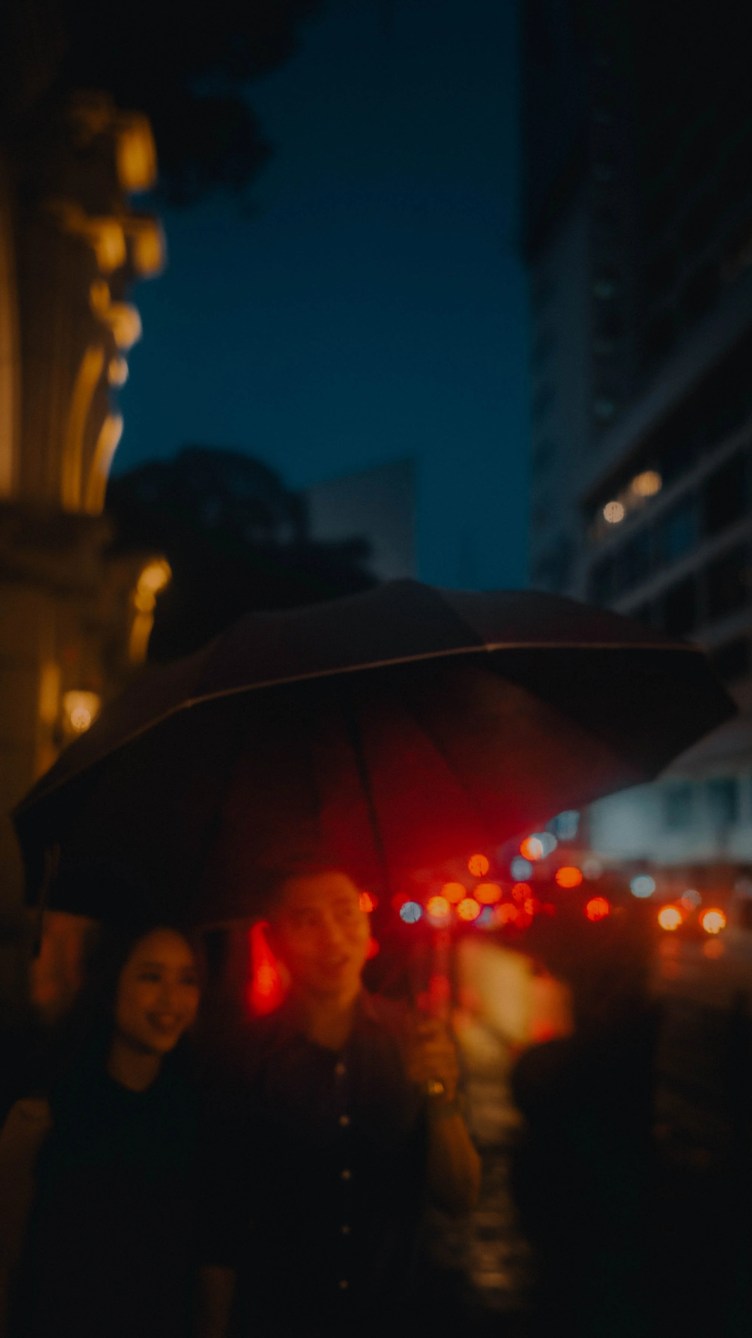 6-hongkong-engagement-tsimshatsui-umbrella-redlights-softfocus-sonya7riv.jpg