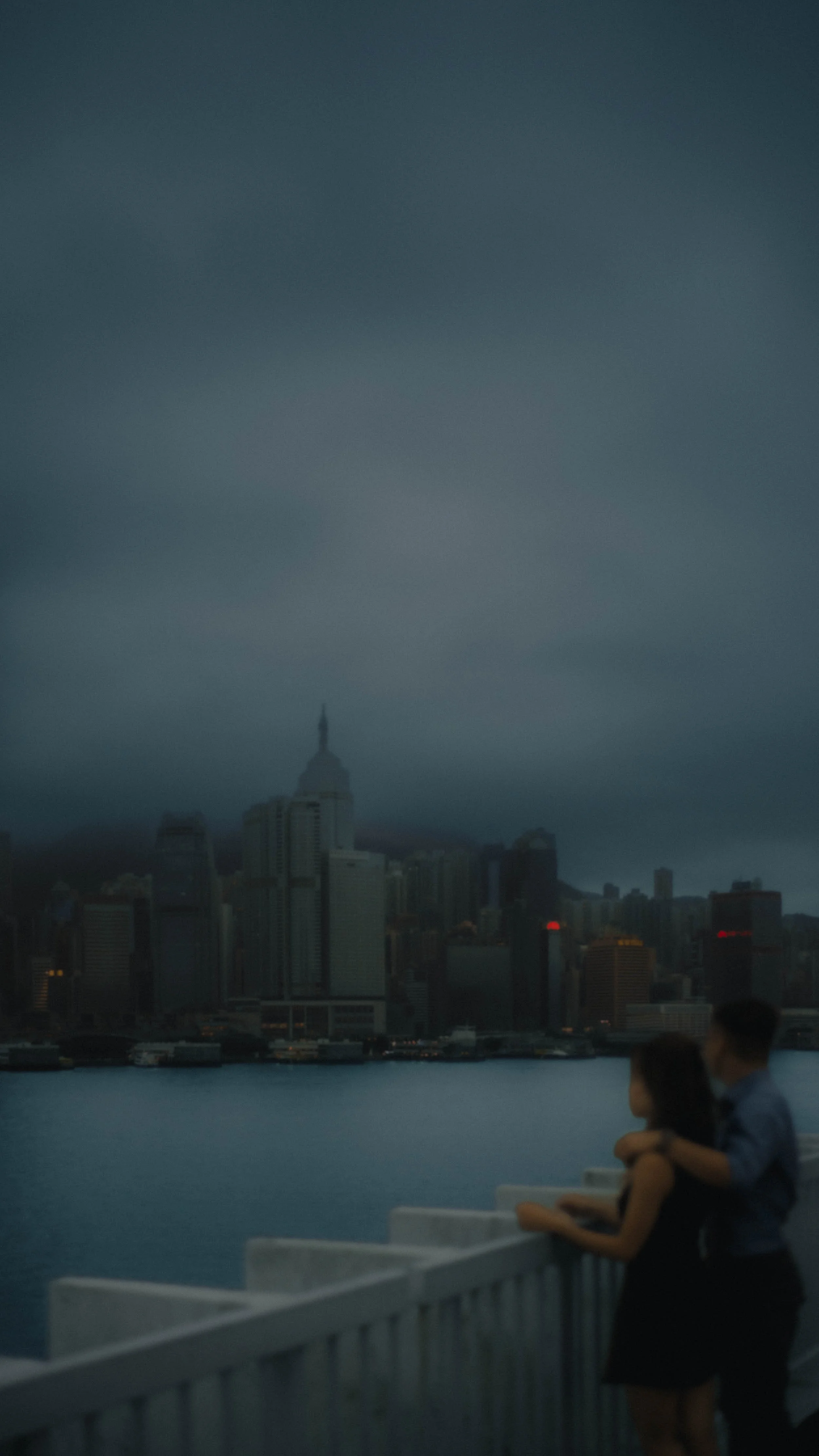 9-hongkong-engagement-victoriaharbour-wide-skyline-softfocus-couple-sonya7riv.jpg