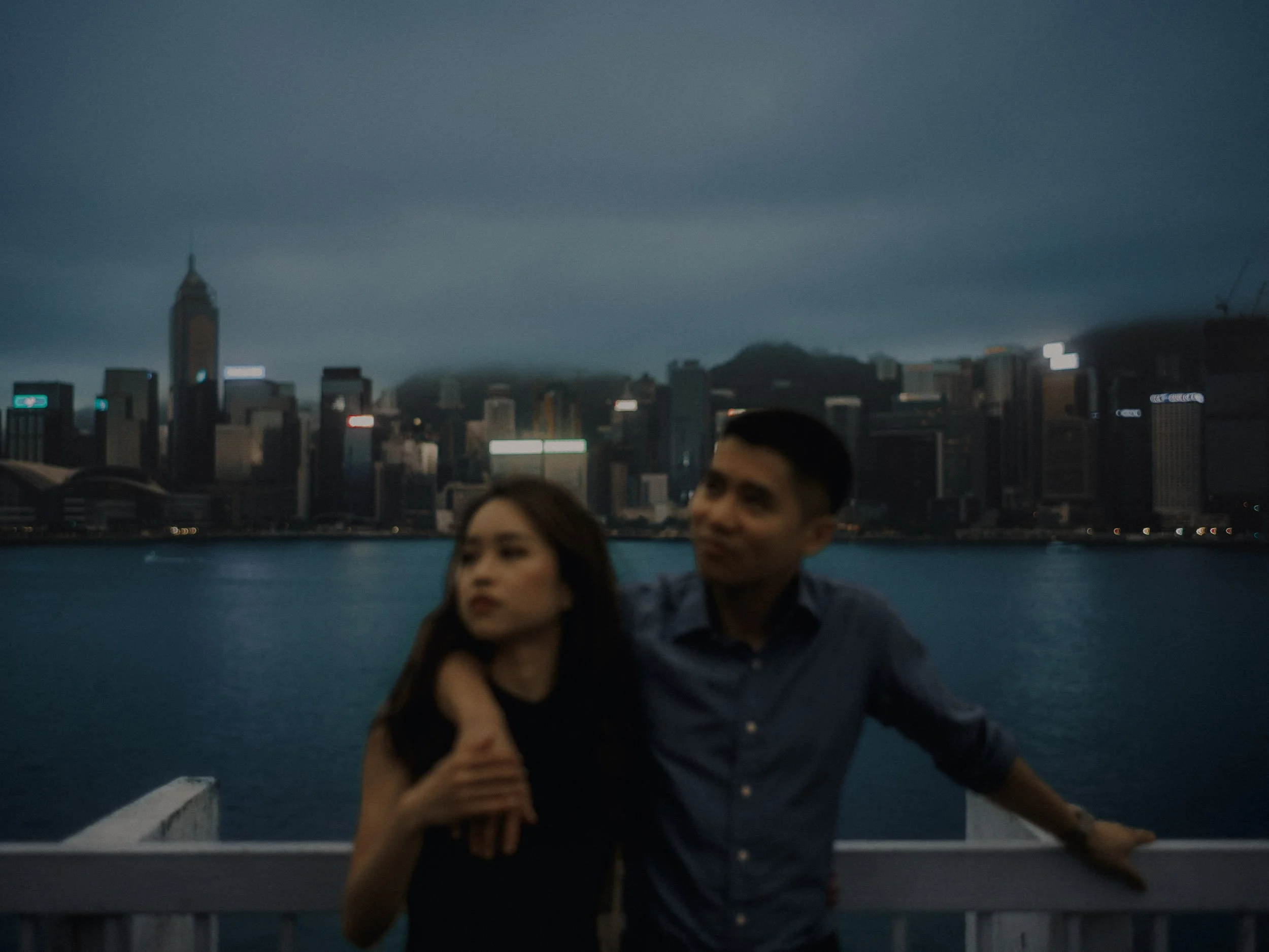 13-hongkong-engagement-victoriaharbour-skyline-softfocus-embrace-sonya7riv.jpg