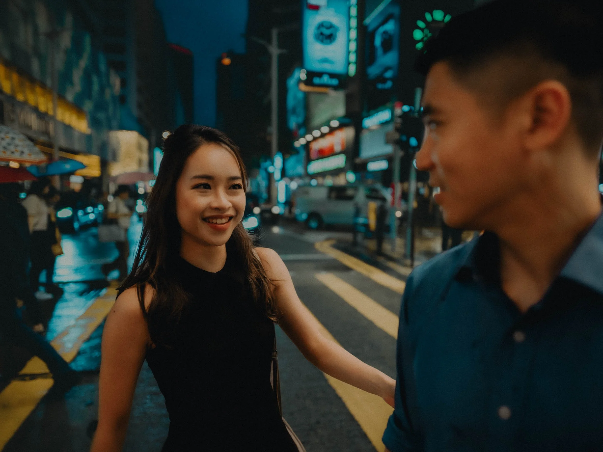 14-hongkong-engagement-tsimshatsui-wetstreet-smiling-glance-sonya7siii.jpg