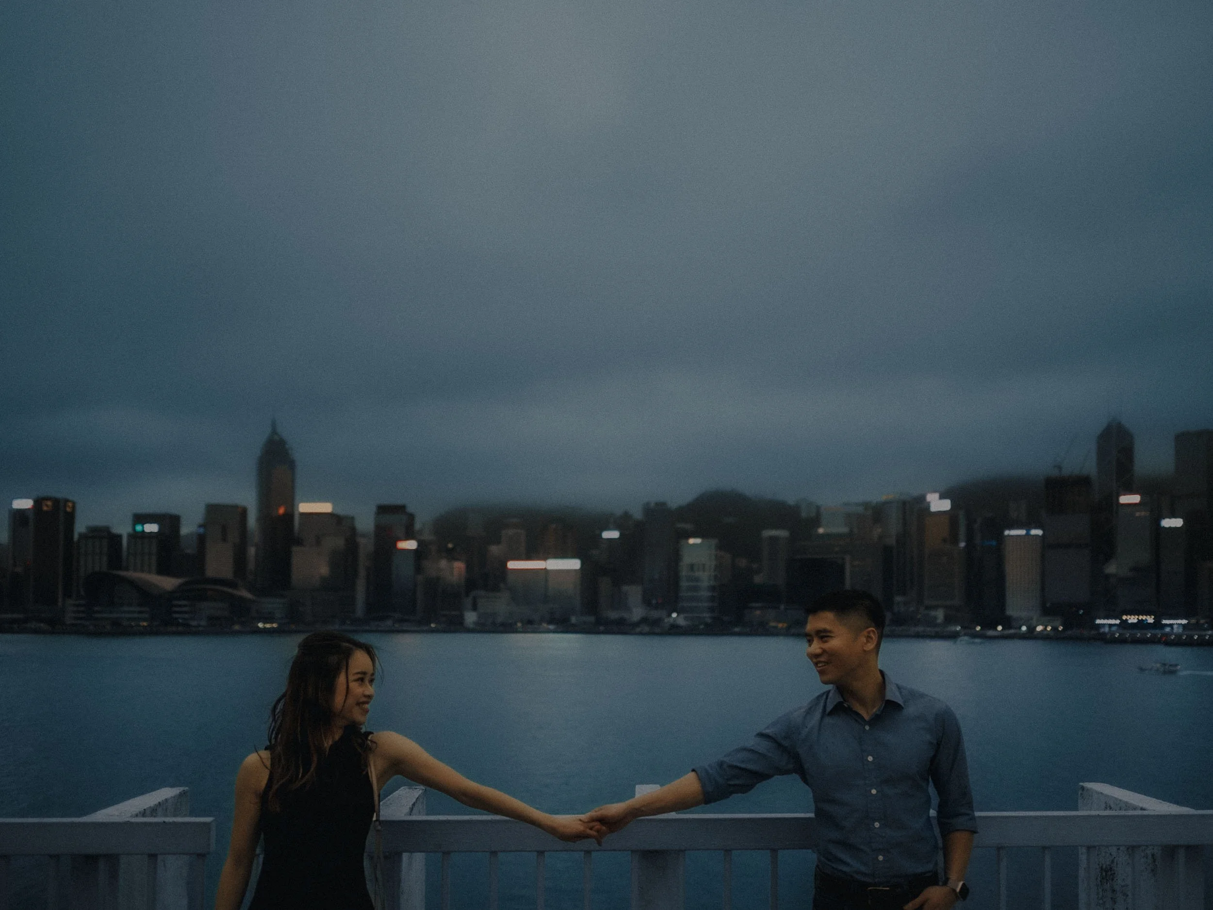 23-hongkong-engagement-victoriaharbour-skyline-outstretched-hands-sonya7siii.jpg