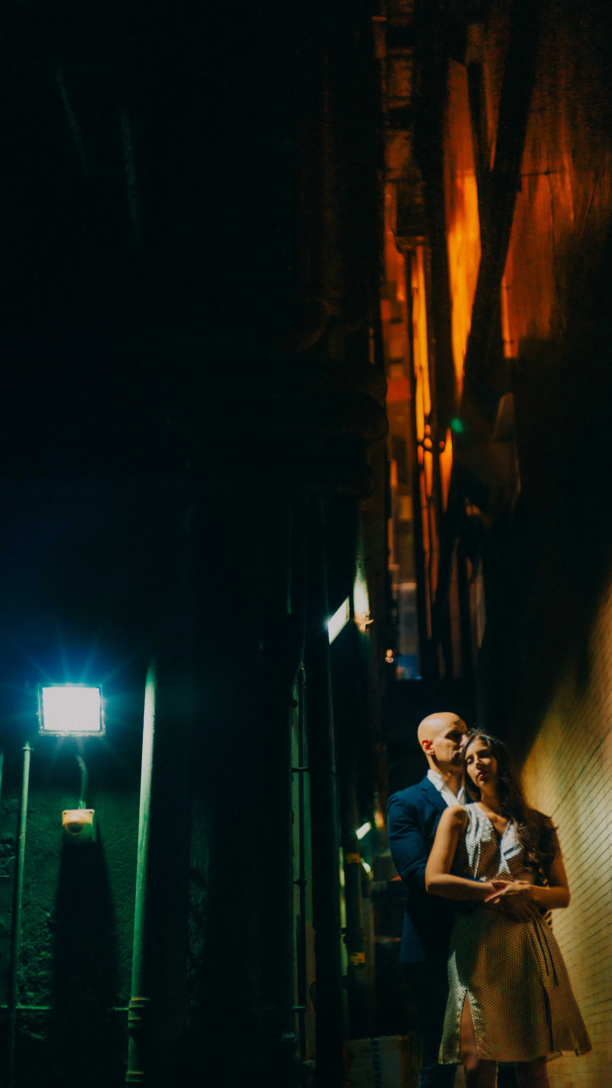 4-hongkong-engagement-central-alley-templekiss-sonya7iii.jpg
