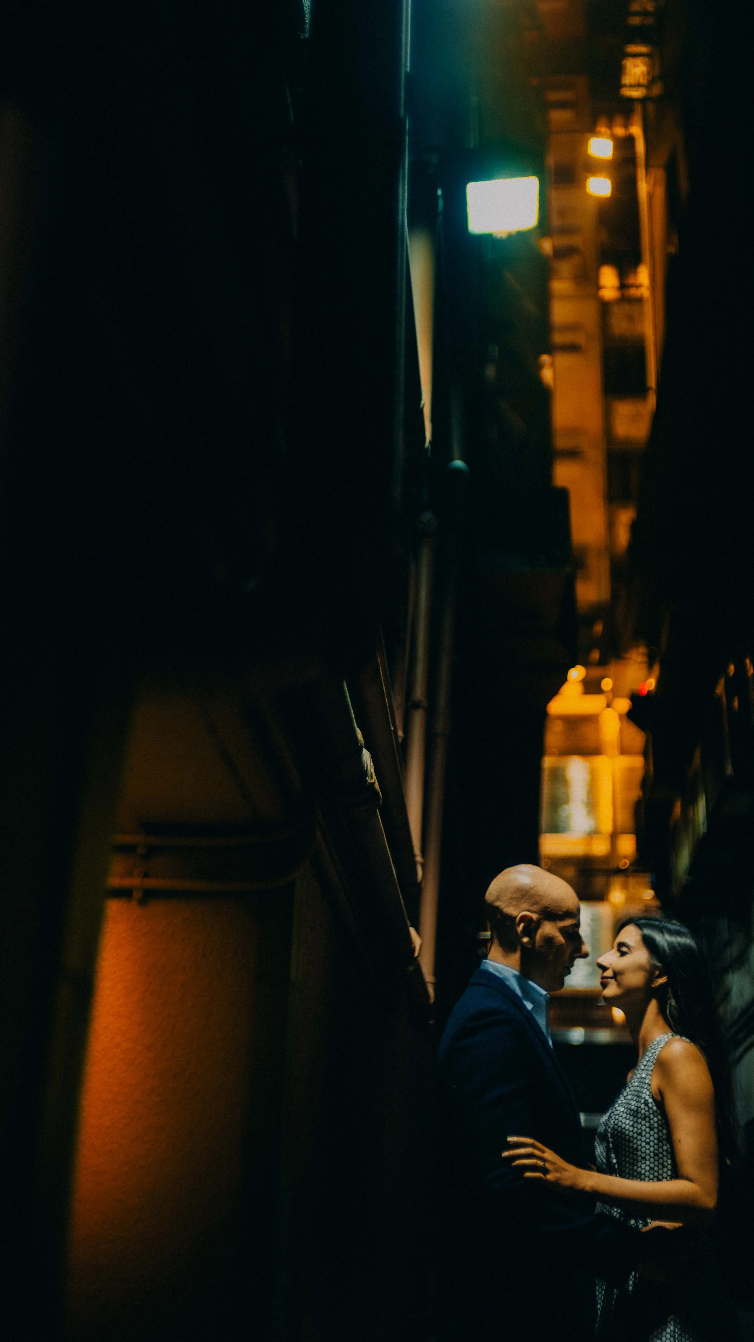 7-hongkong-engagement-central-alley-face-to-face-sonya7iii.jpg