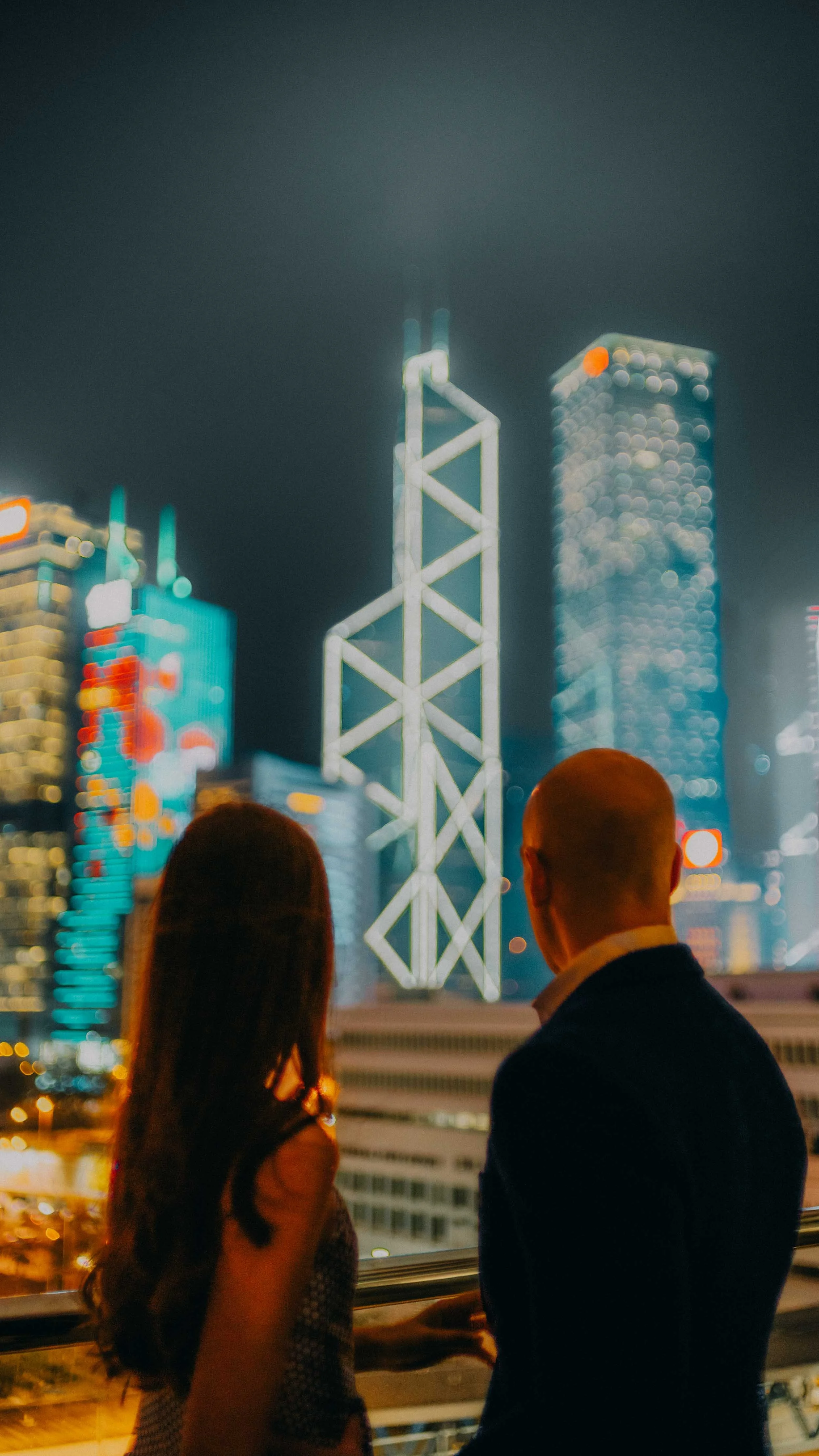 11-hongkong-engagement-central-skyline-rearview-sonya7iii.jpg