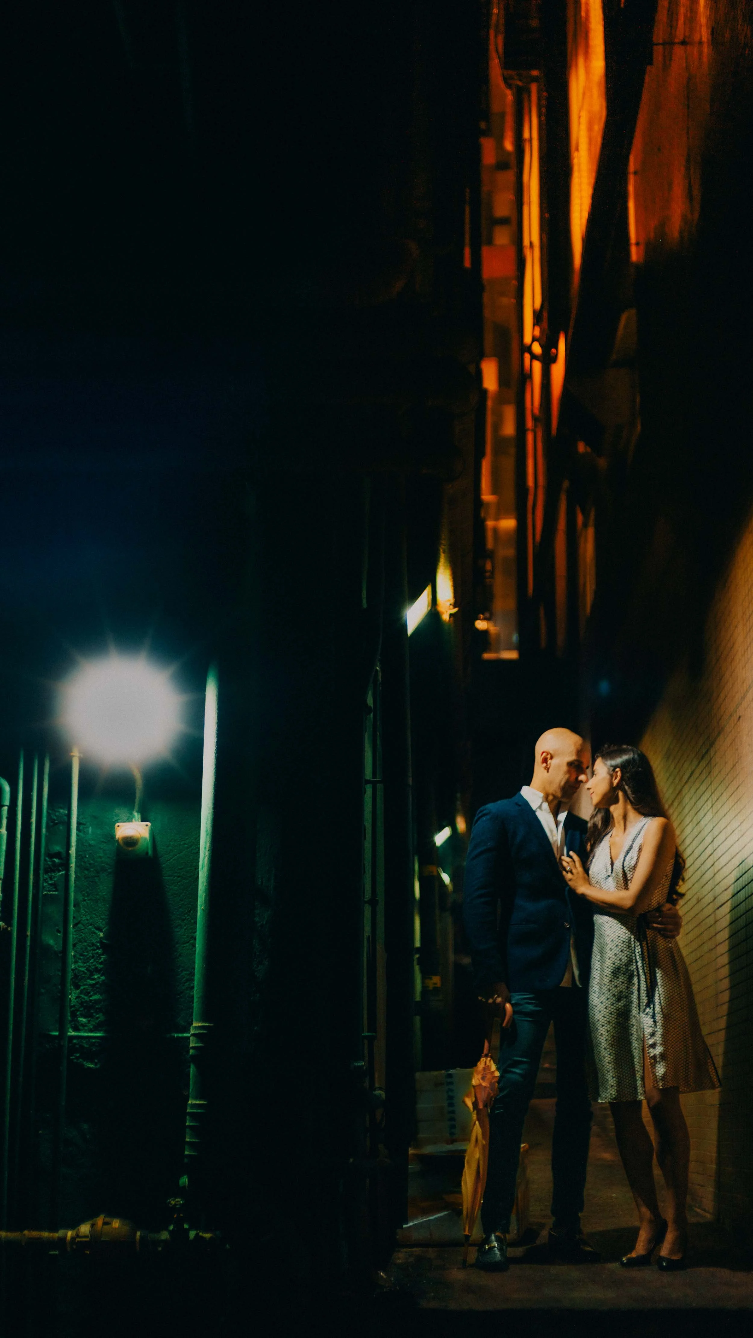 13-hongkong-engagement-central-alley-full-length-embrace-sonya7iii.jpg