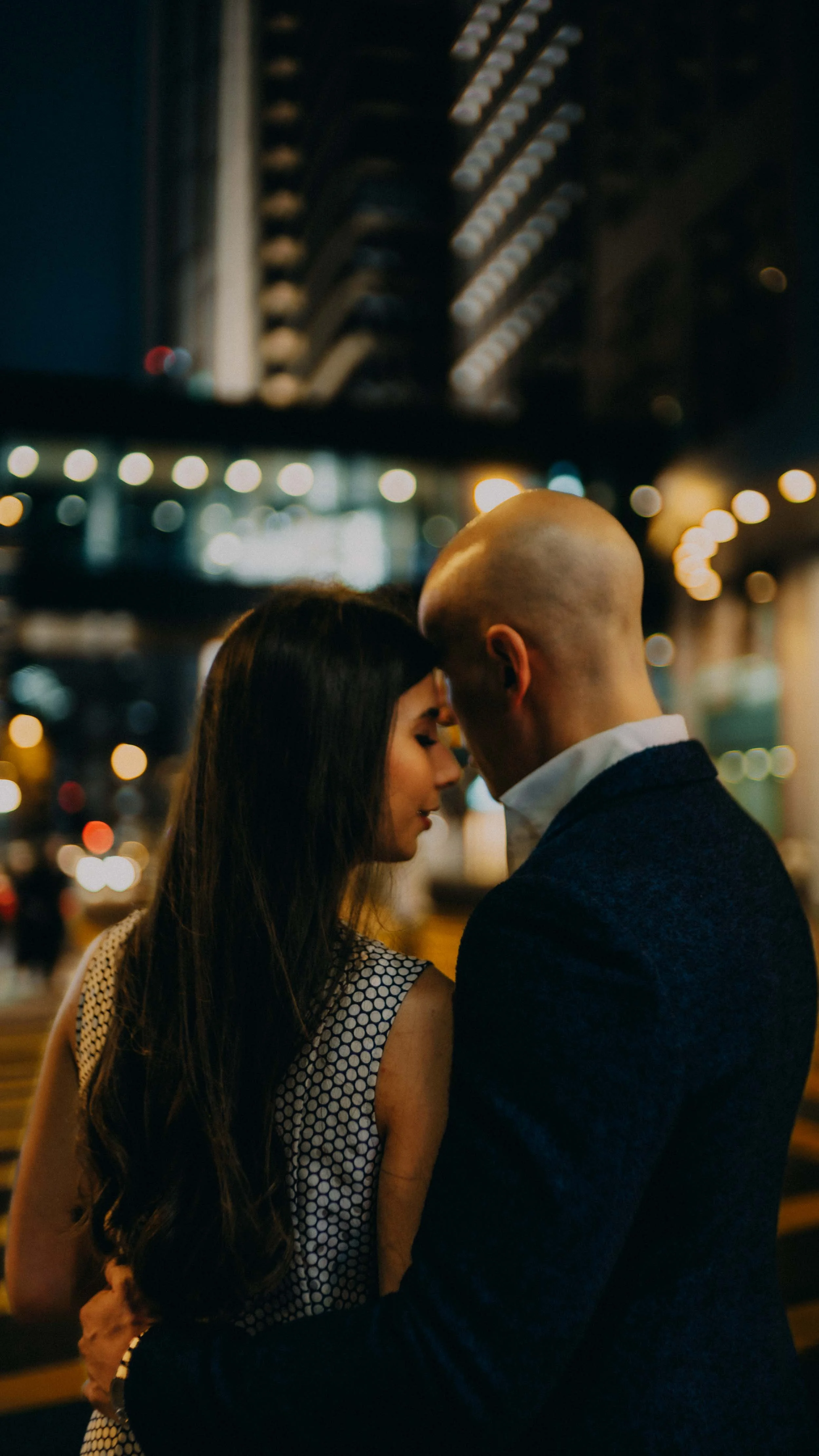 15-hongkong-engagement-central-crosswalk-foreheadtouch-sonya7iii.jpg
