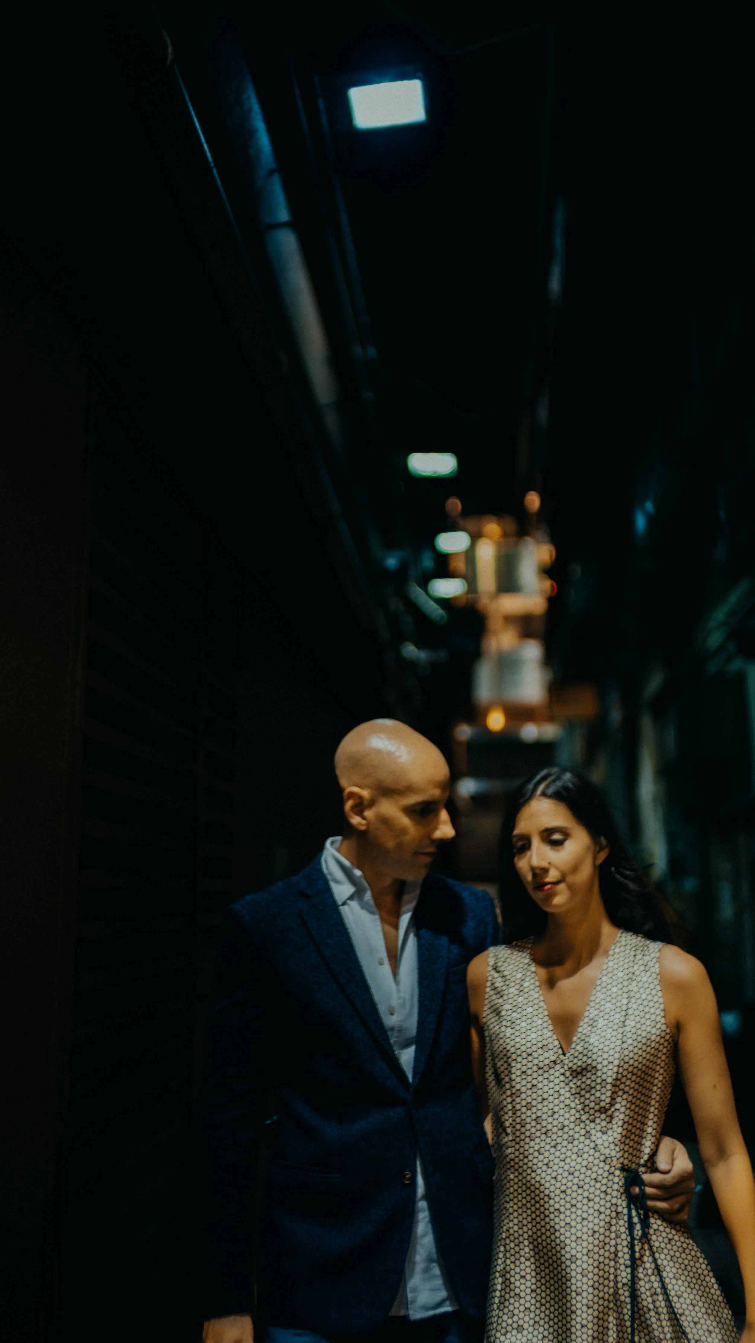 16-hongkong-engagement-central-alley-side-by-side-sonya7iii.jpg