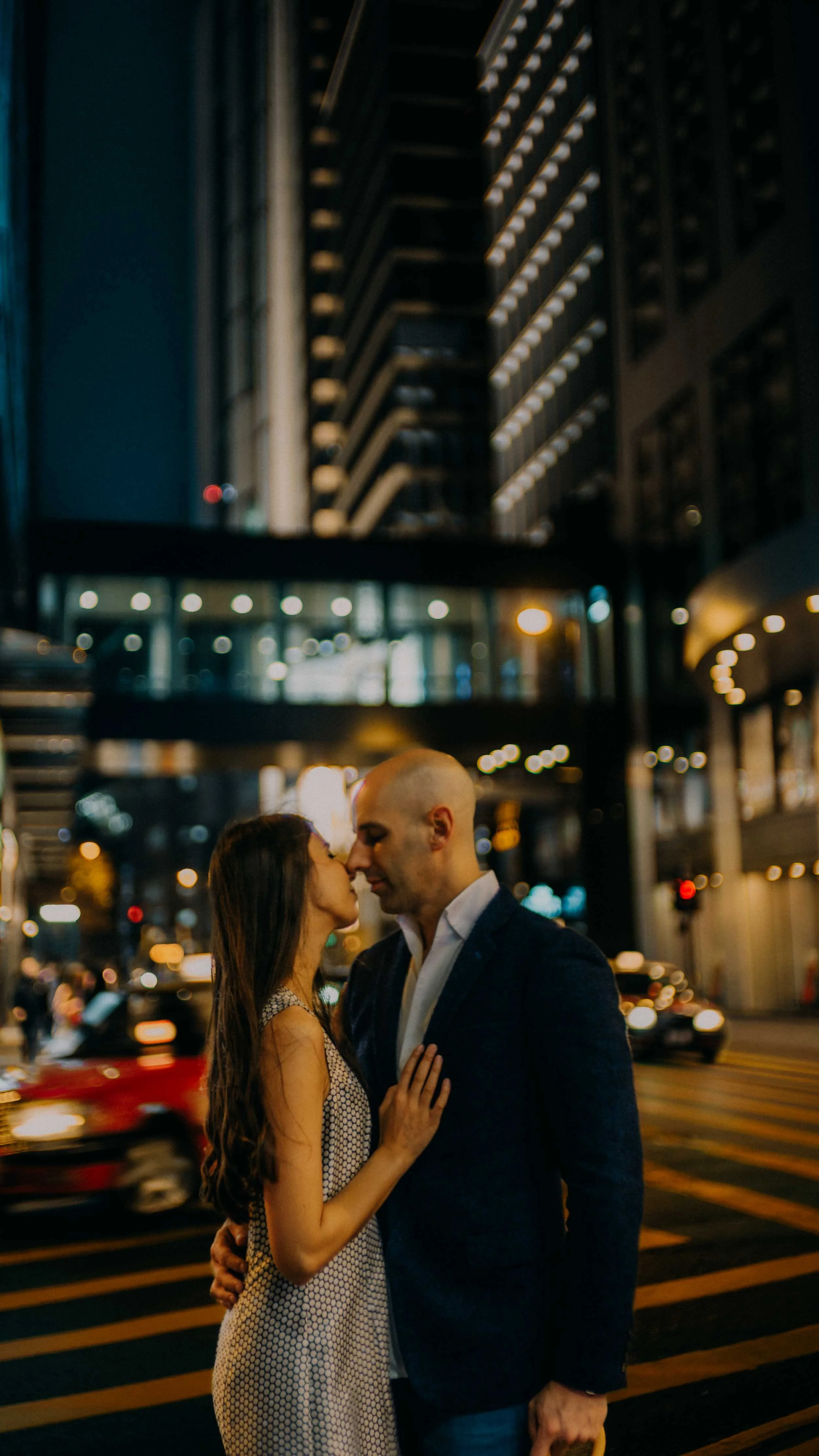 17-hongkong-engagement-central-crosswalk-embrace-redtaxi-sonya7iii.jpg