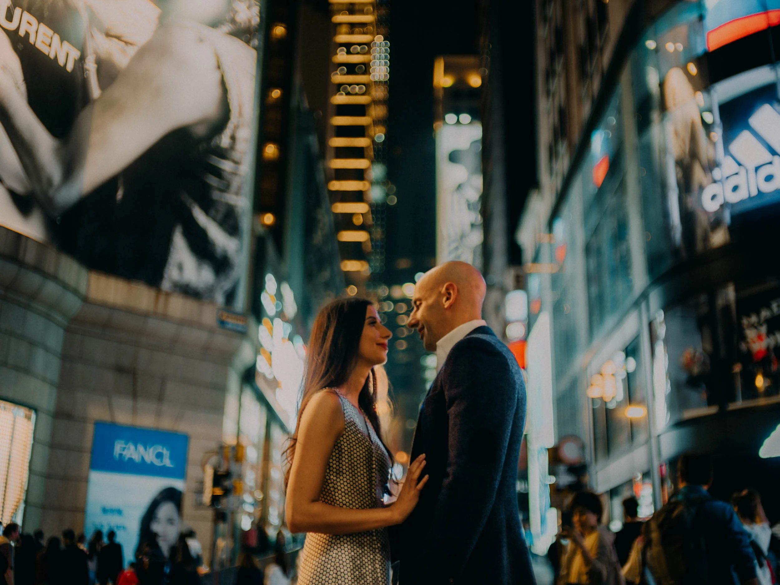 26-hongkong-engagement-central-street-billboards-face-to-face-sonya7iii.jpg