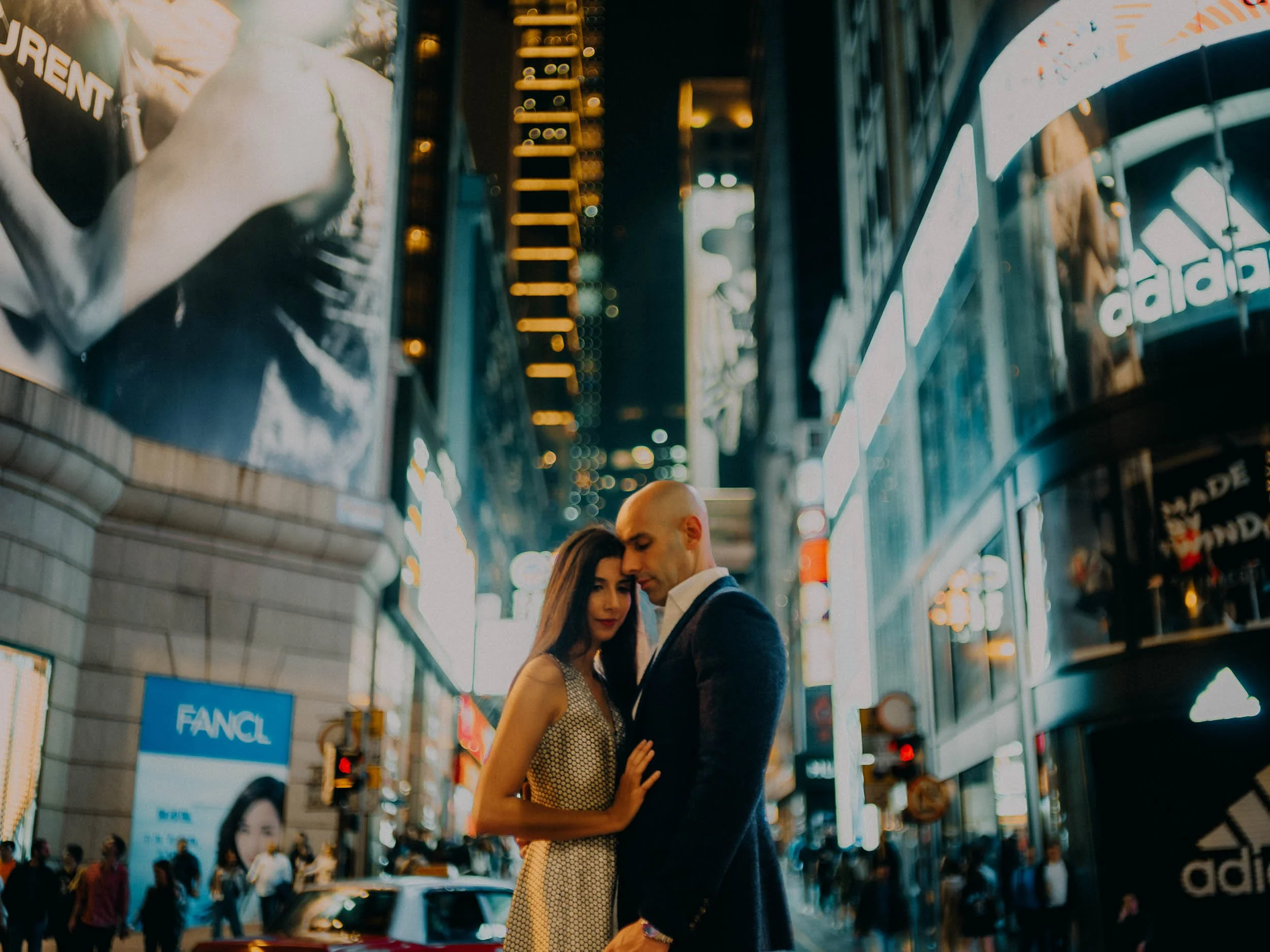 30-hongkong-engagement-central-street-billboards-embrace-sonya7iii.jpg
