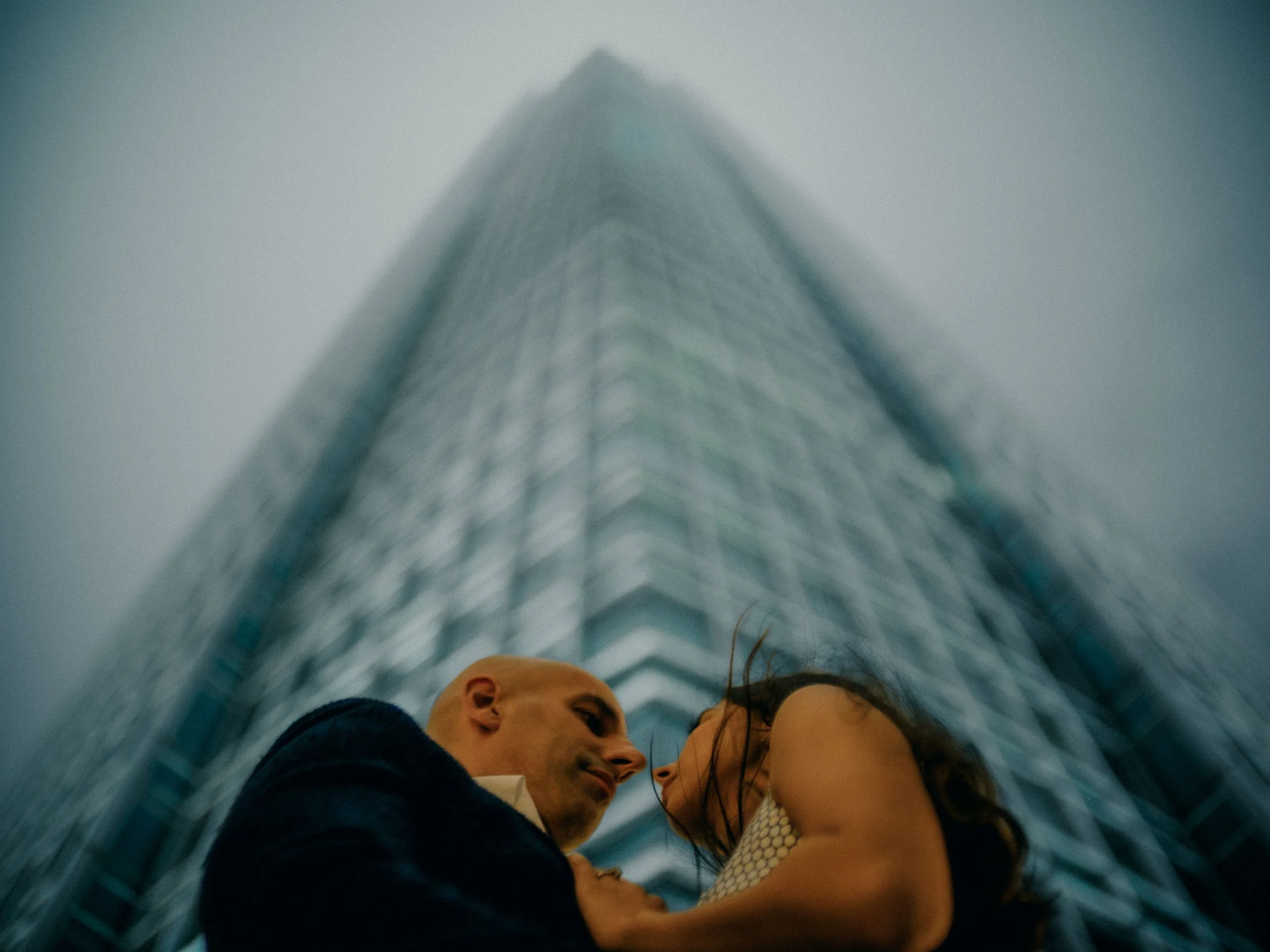 31-hongkong-engagement-central-architecture-lowangle-embrace-sonya7iii.jpg