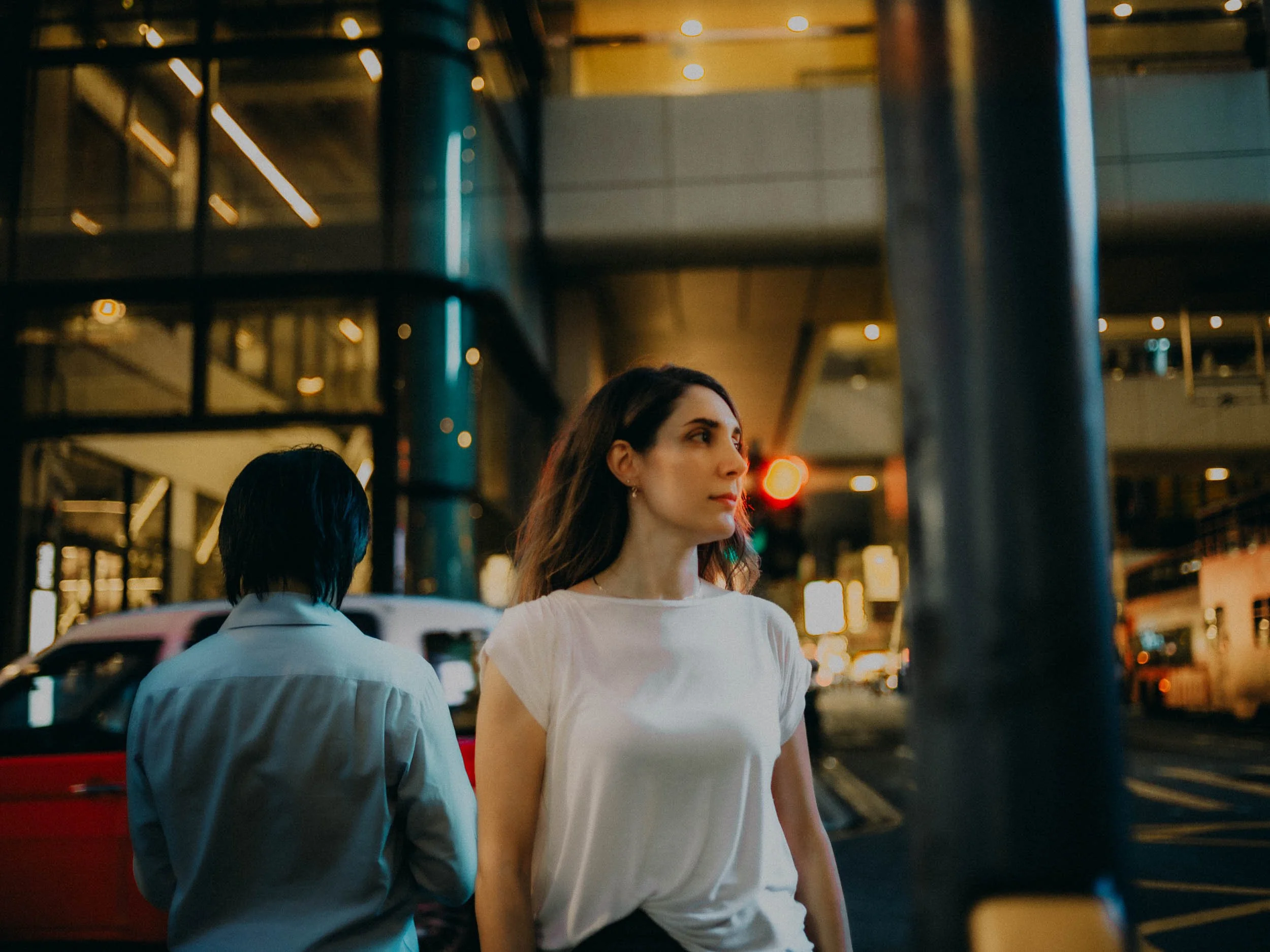 16-hongkong-portrait-central-street-bystander-redtaxi-leicam11.jpg