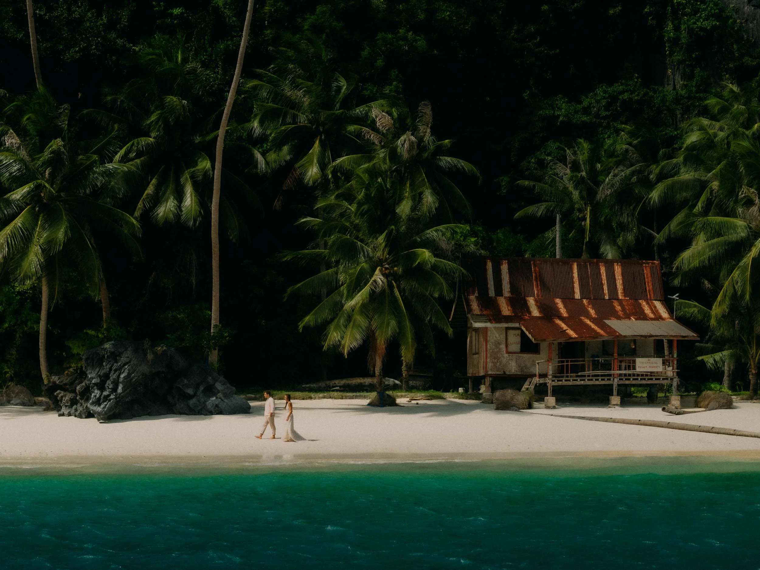 2-redsheep-destination-couple-photography-elnido-secret-island-spots-sony.jpg