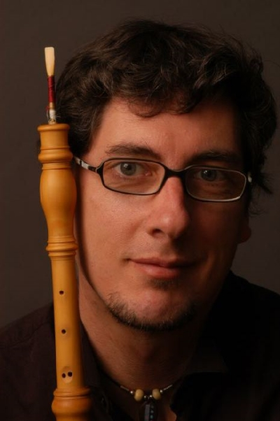 Geoffrey Headshot.jpg