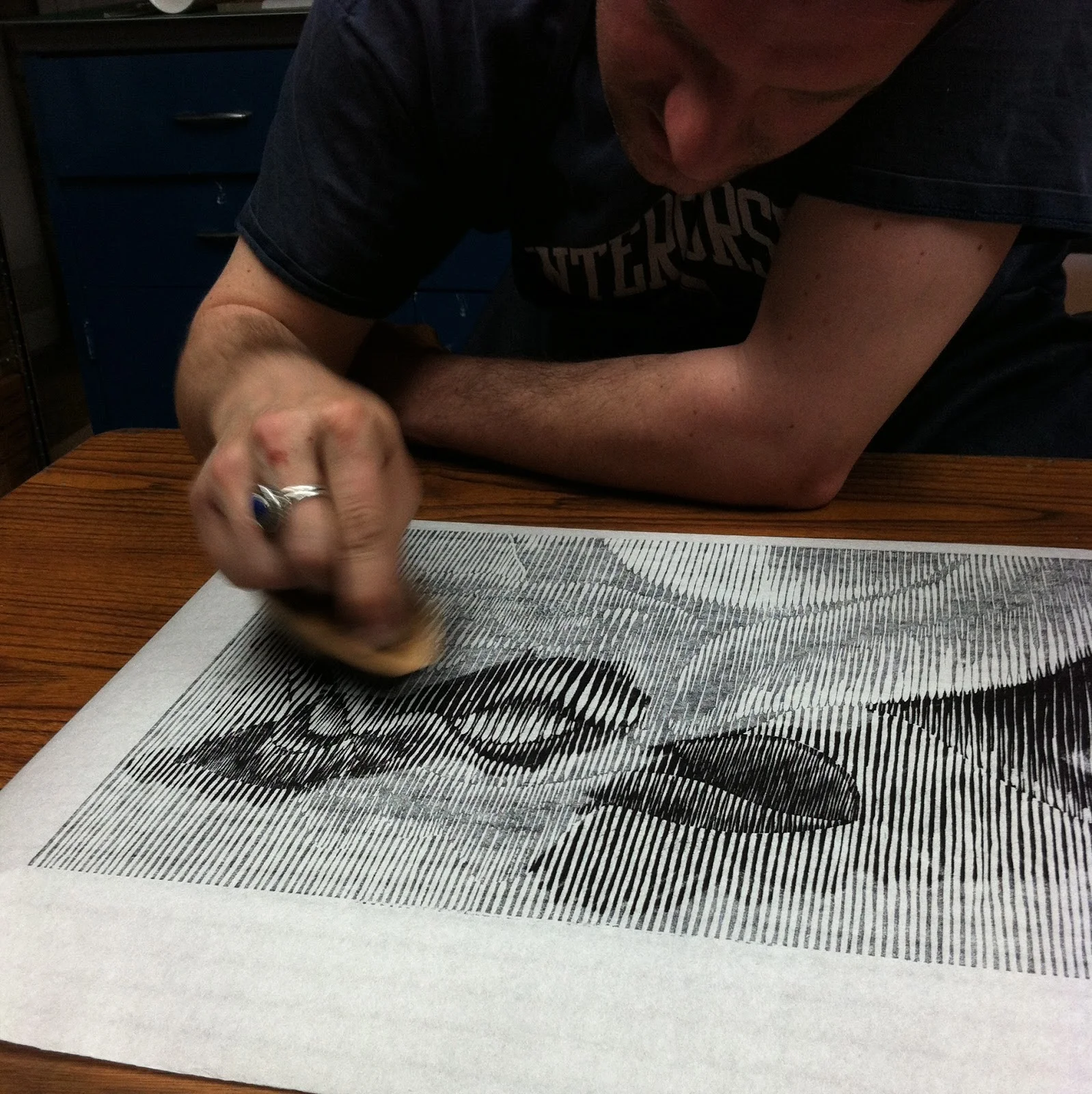 Mike burnishing his print, "L'ancien"