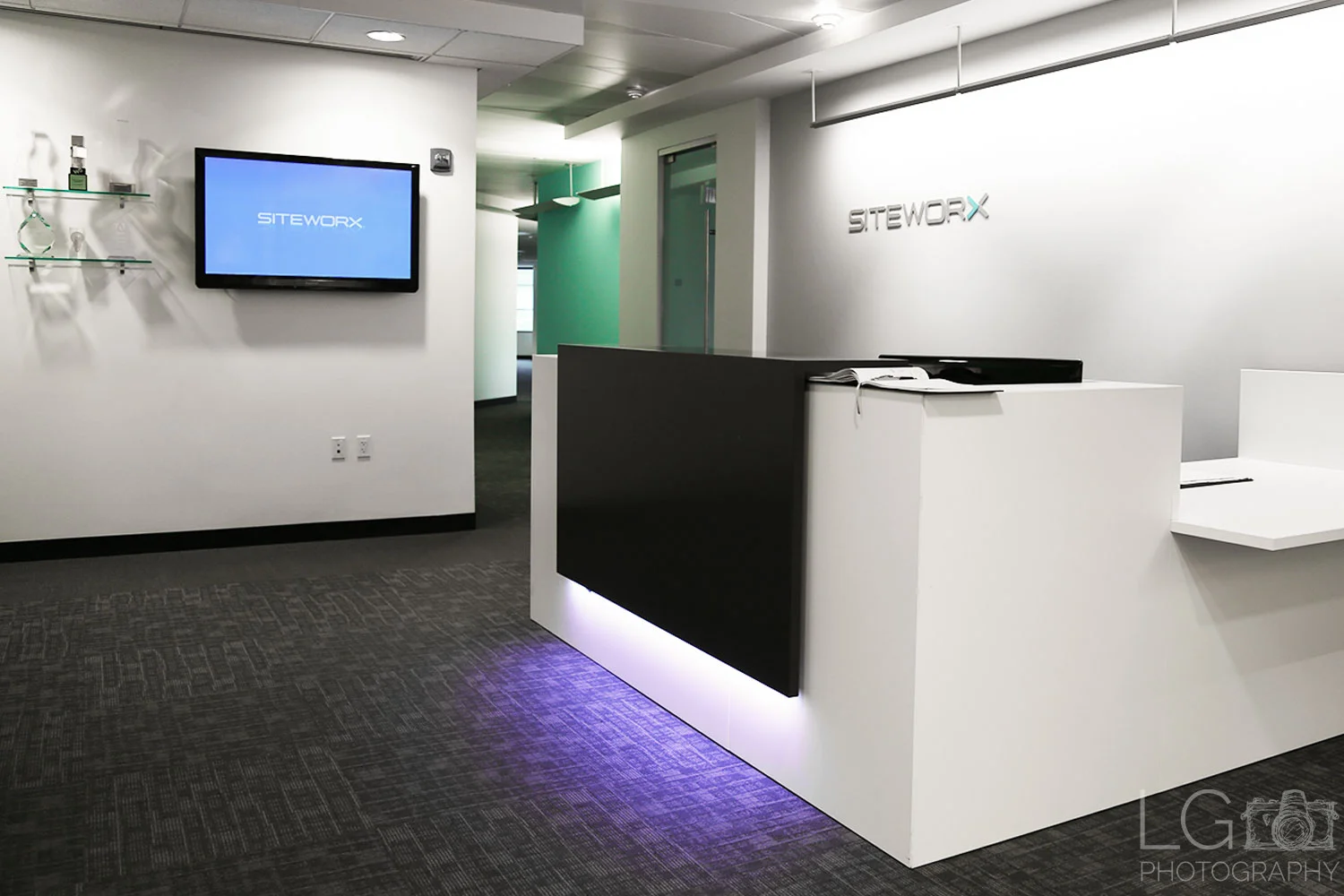 LNG_front-desk.jpg