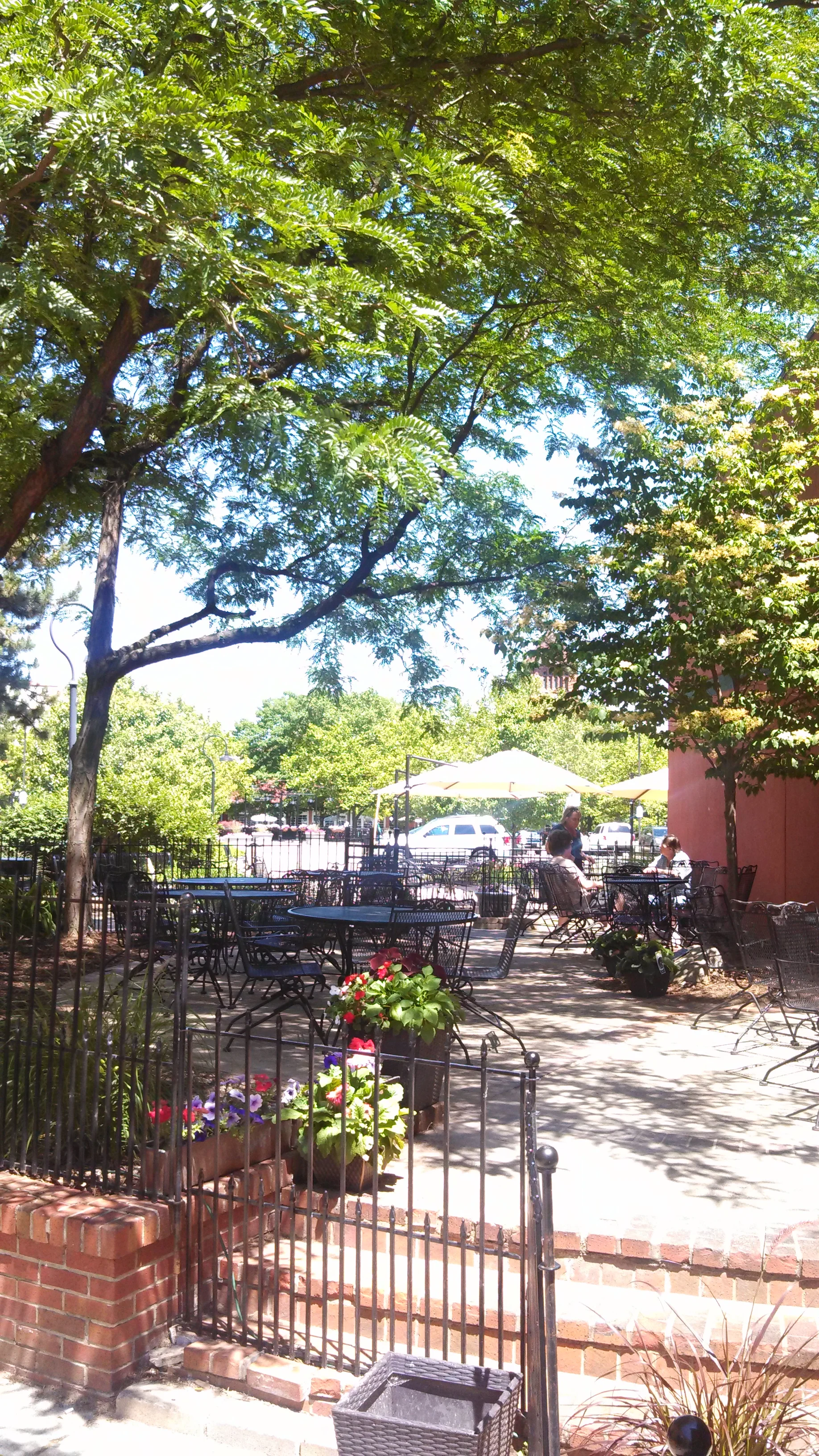 Come enjoy outdoor music, dining and libations.