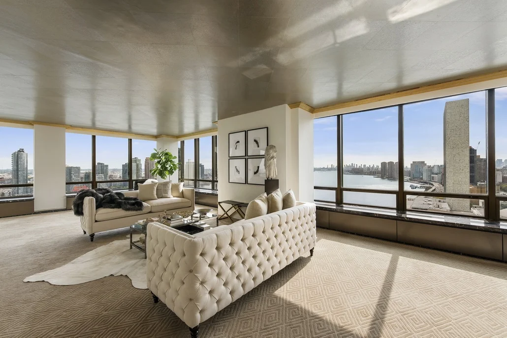 LIVING ROOM copy.jpg