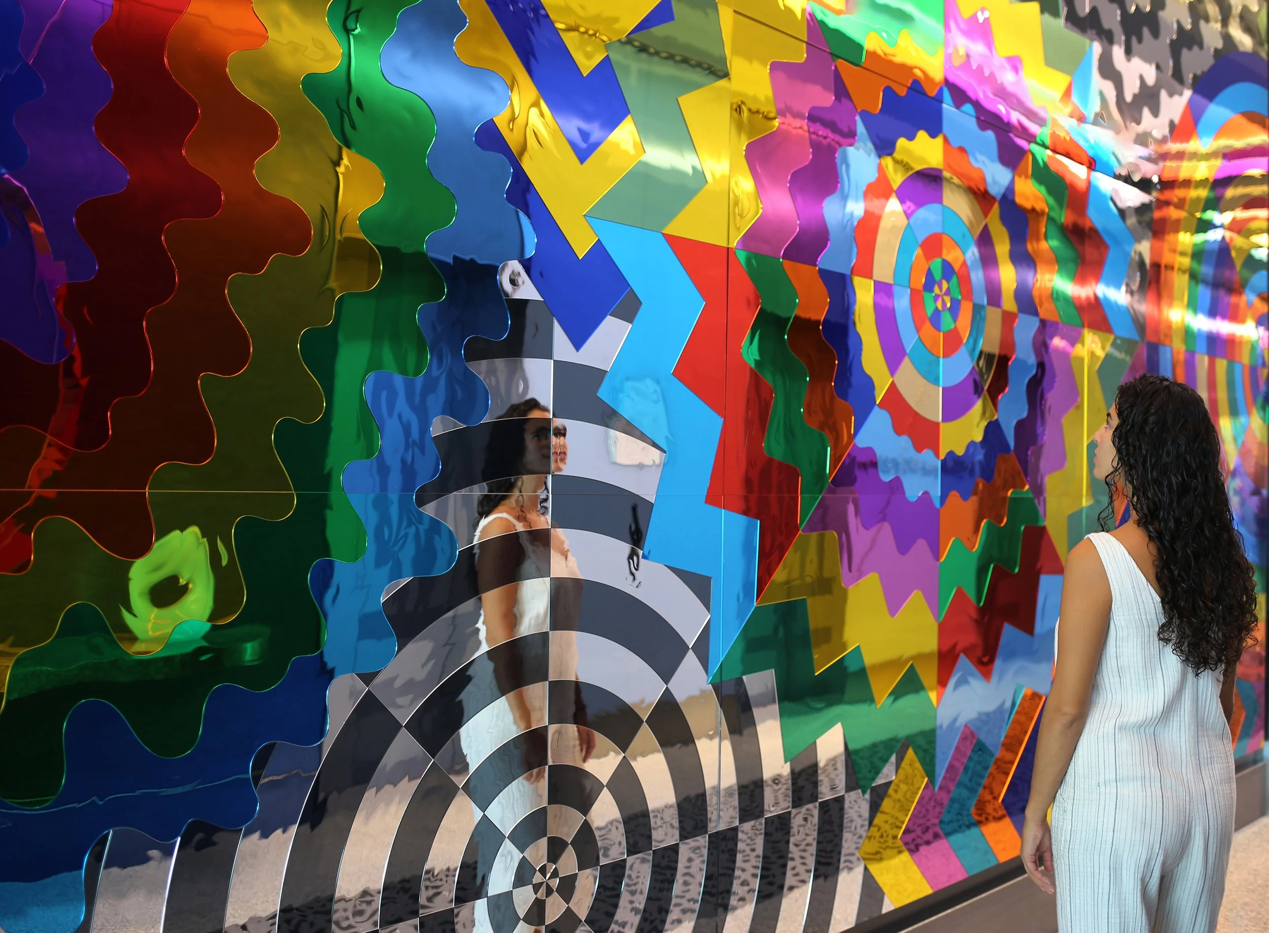   Geometric Spectrum  (installation in New York City), 2021, mirrored acrylic, adhesive, MDF, 10.66 x 41.25 ft 