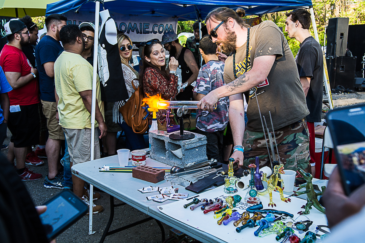 Blowing glass for bongs