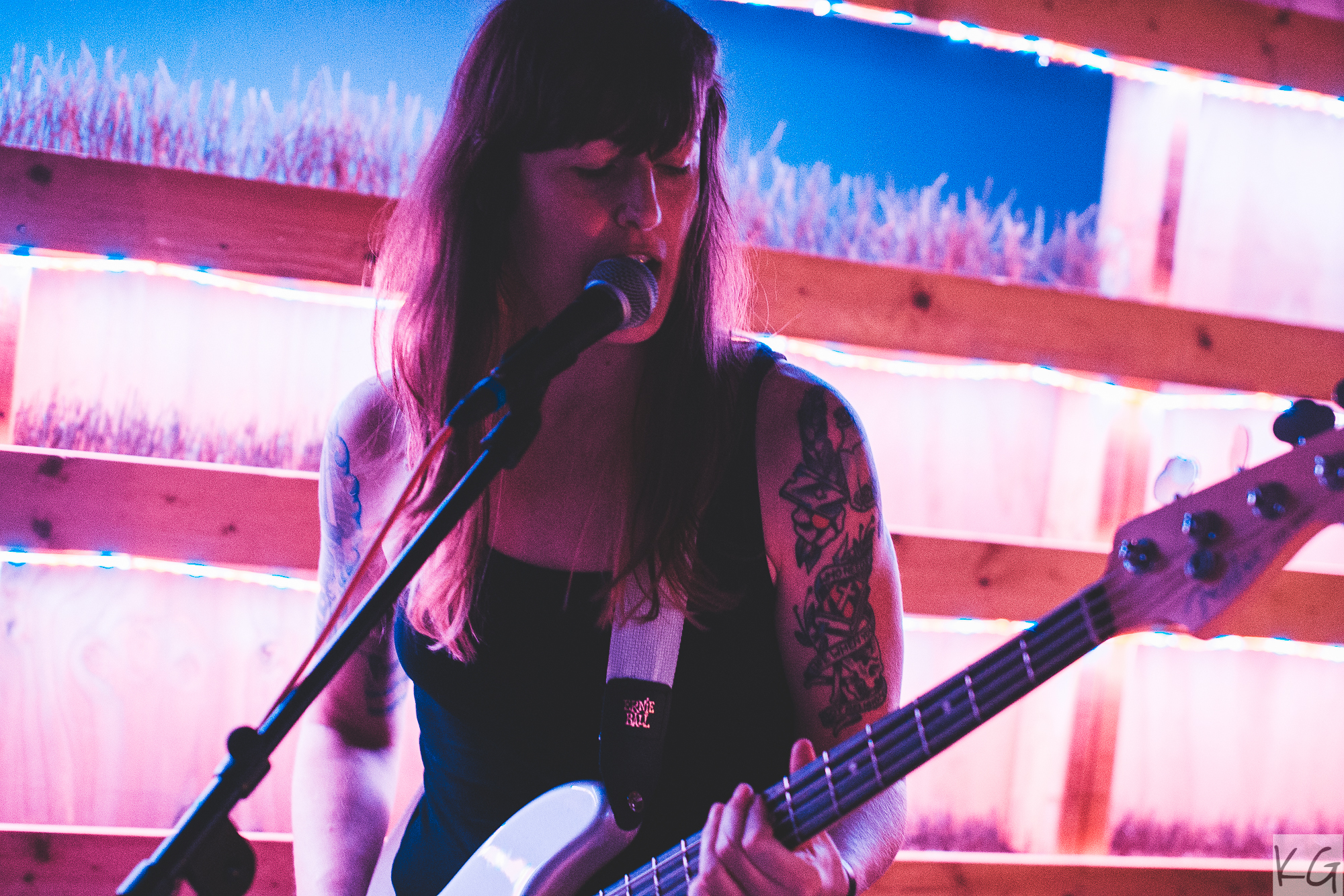 Also, Earth Girls' singer looked like a punk rock Florence Welch and I loved it.