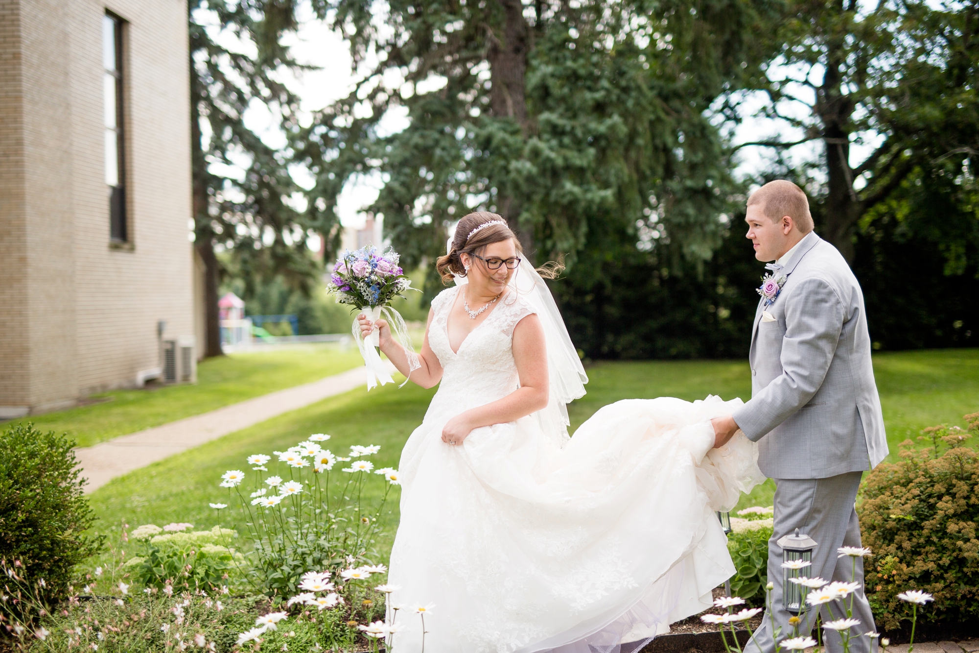 la roche college wedding photographer, la roche college wedding photos, la roche college engagement photos, la roche college engagement pictures, pittsburgh wedding photographer,