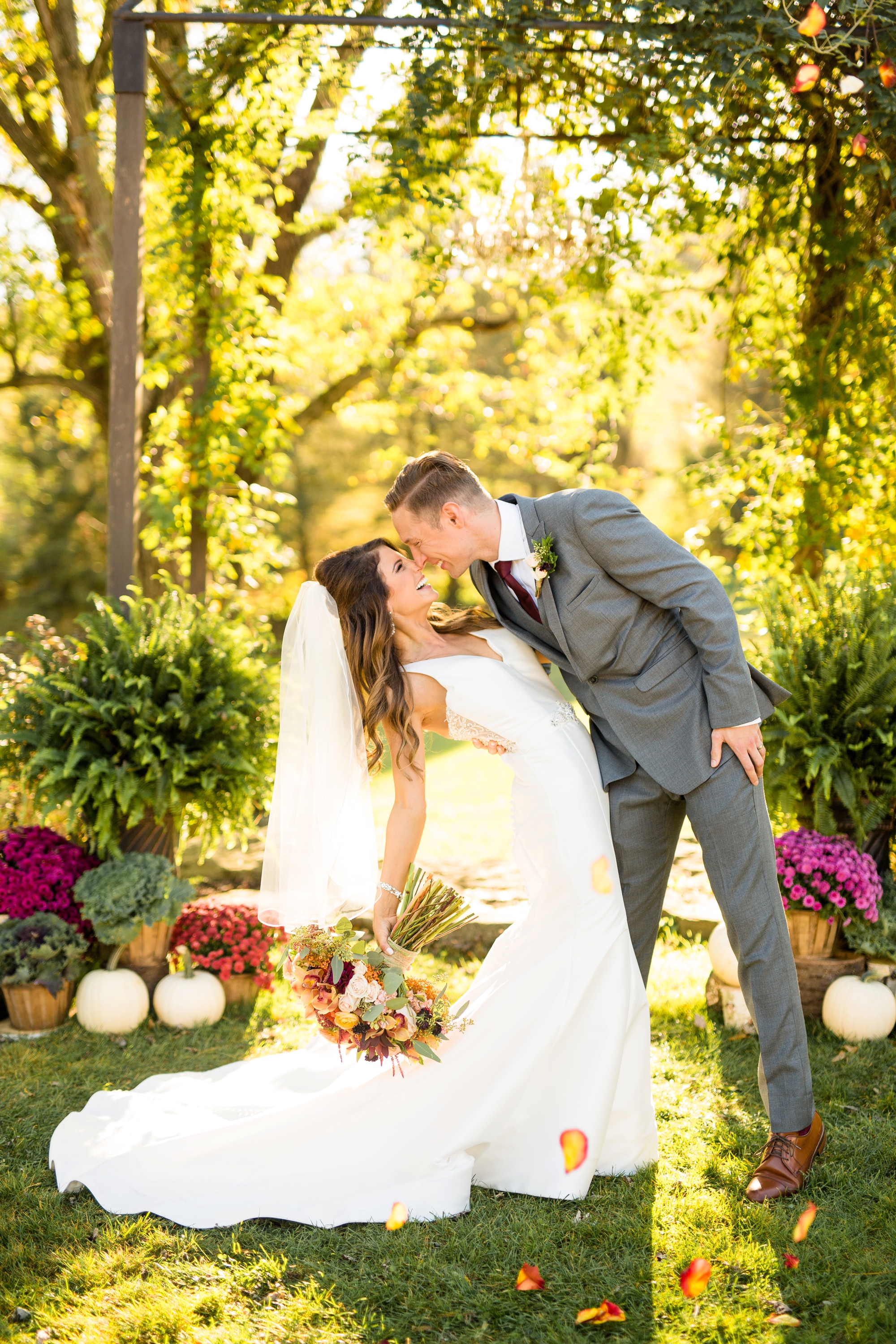 shady elms farm wedding, shady elms farm wedding pictures, pittsburgh wedding venues, farm wedding venues pittsburgh, pittsburgh wedding photographer, shady elms wedding photographer