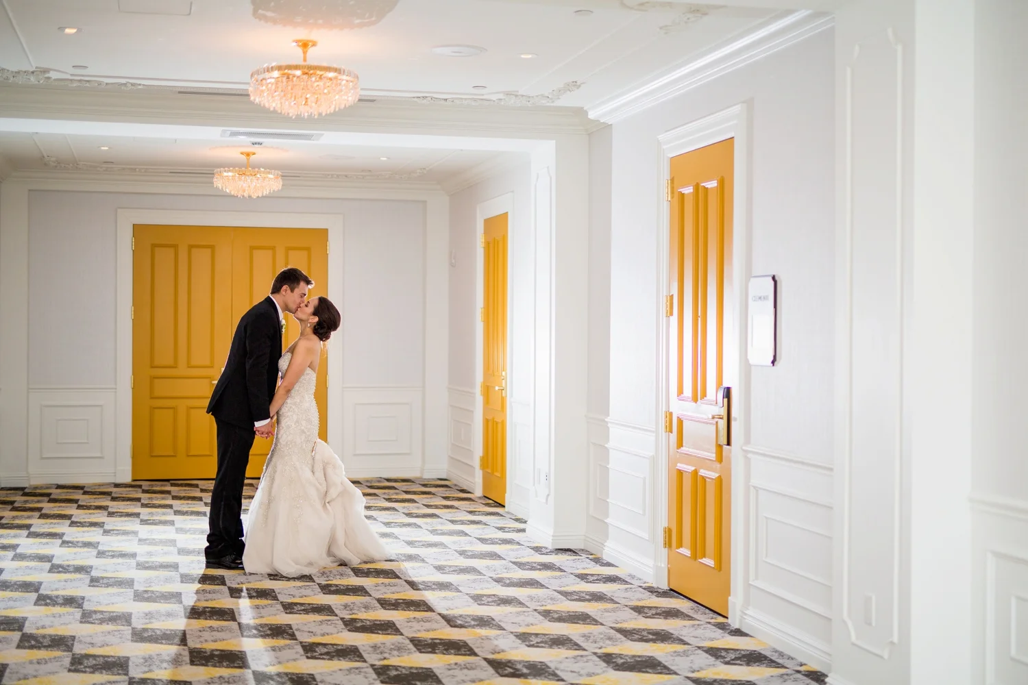 Lauren + Aleks: Pittsburgh Hotel Monaco Wedding Photographer