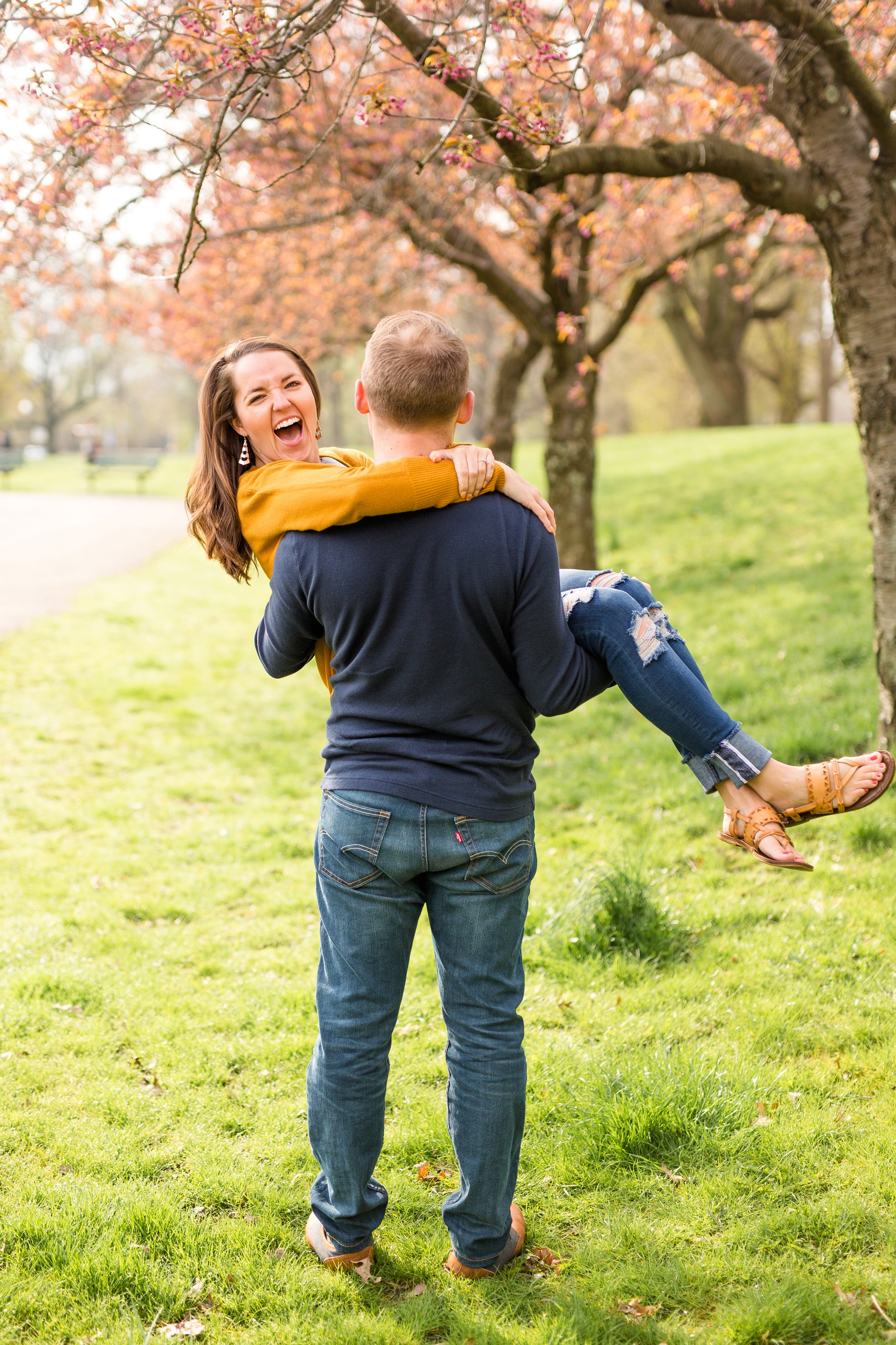 allegheny commons park engagement photos, north shore engagement photos, north side engagement photos, mexican war streets, spring pittsburgh engagement, pittsburgh wedding photos