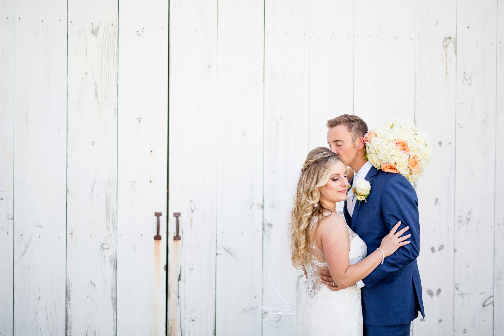 renshaw family farms wedding photos, renshaw family farms freeport pa, pittsburgh wedding photographer, pittsburgh wedding venues, bride and groom posing ideas, wedding photo ideas
