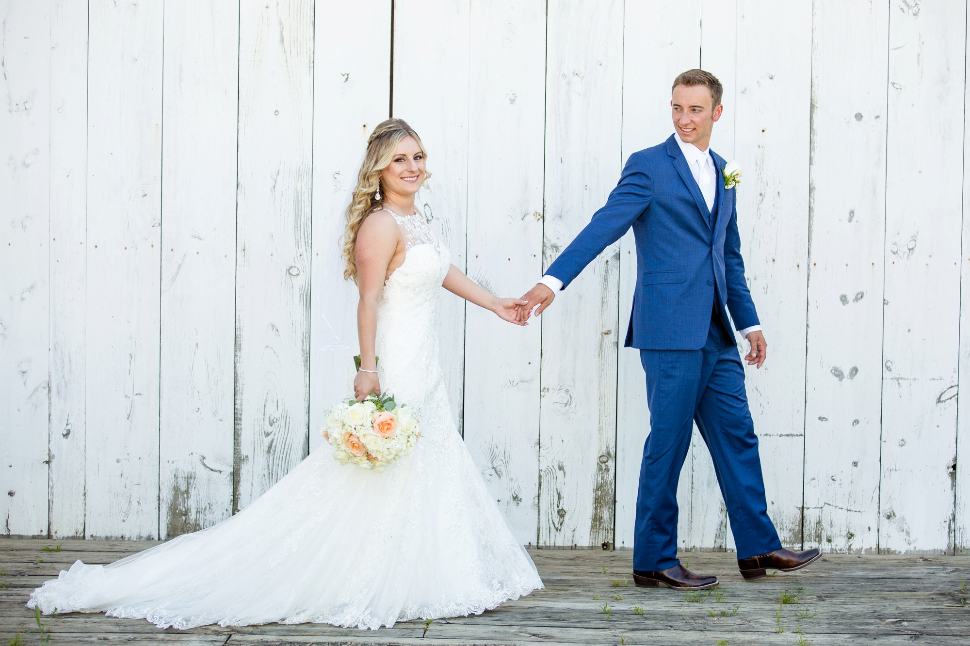 renshaw family farms wedding photos, renshaw family farms freeport pa, pittsburgh wedding photographer, pittsburgh wedding venues, bride and groom posing ideas, wedding photo ideas