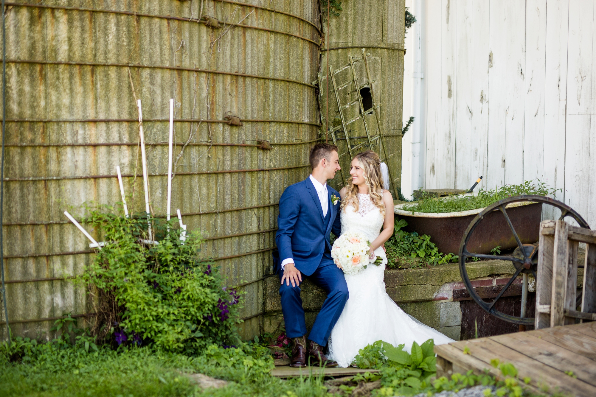 renshaw family farms wedding photos, renshaw family farms freeport pa, pittsburgh wedding photographer, pittsburgh wedding venues, bride and groom posing ideas, wedding photo ideas