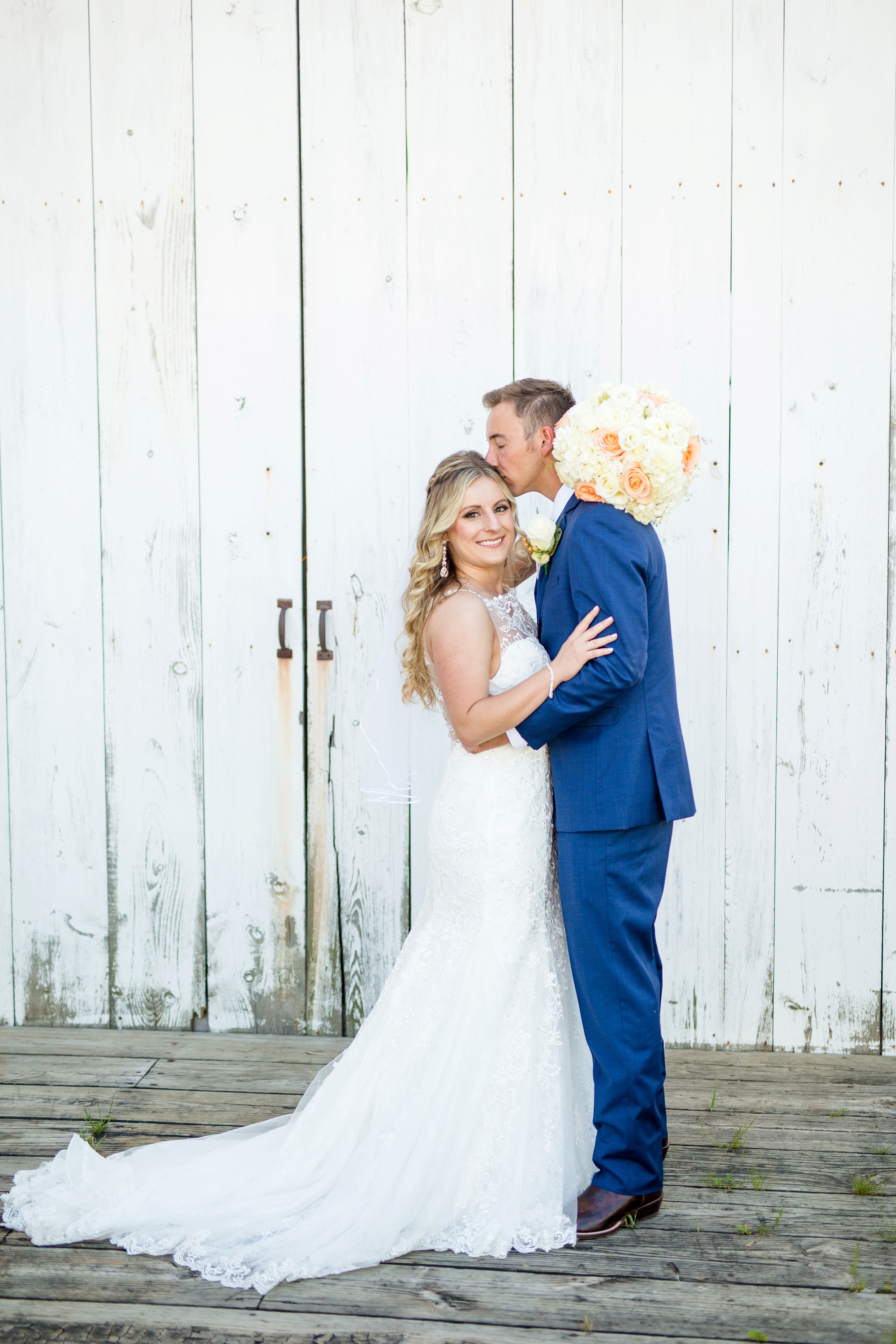renshaw family farms wedding photos, renshaw family farms freeport pa, pittsburgh wedding photographer, pittsburgh wedding venues, bride and groom posing ideas, wedding photo ideas