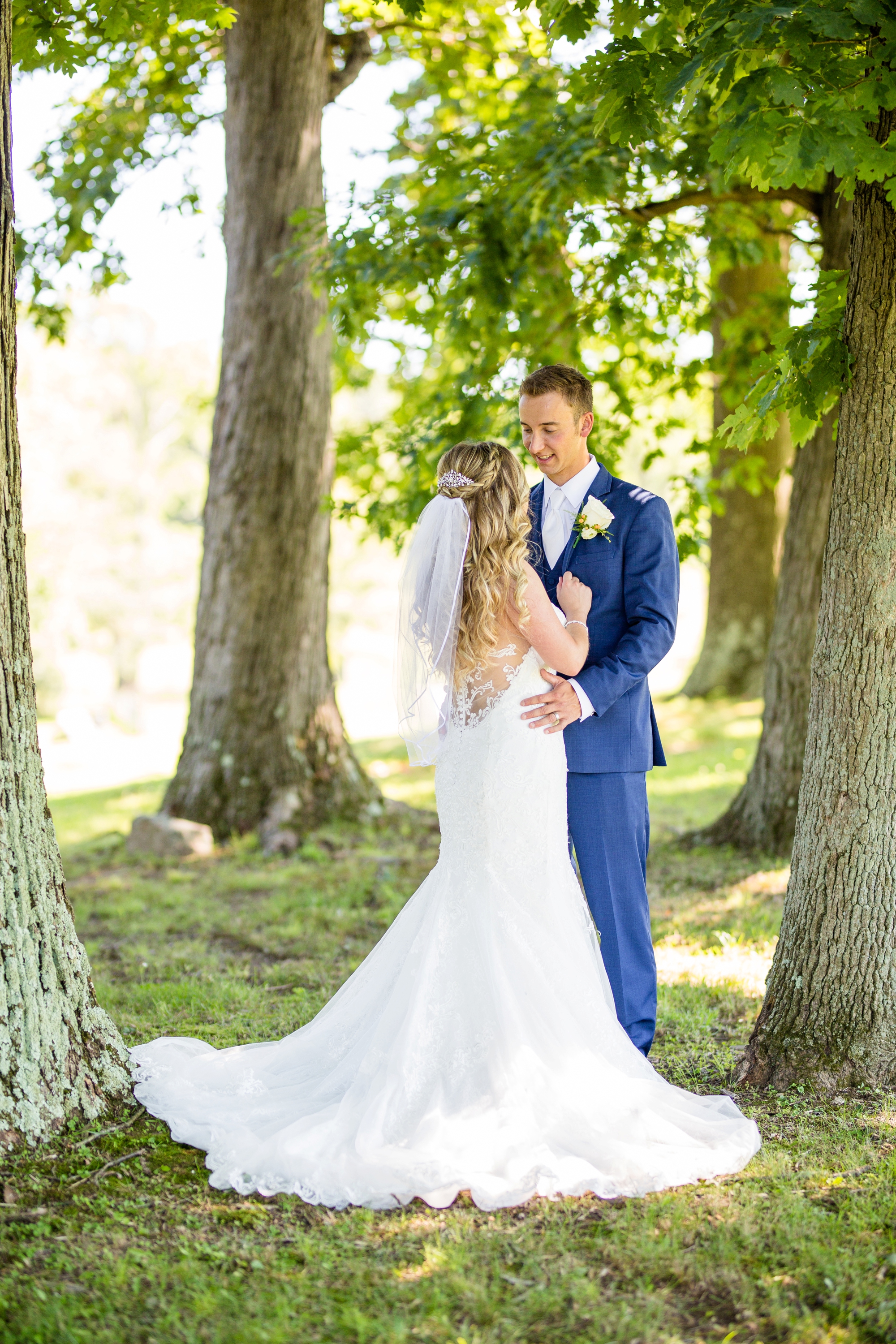 renshaw family farms wedding photos, renshaw family farms freeport pa, pittsburgh wedding photographer, pittsburgh wedding venues, bride and groom posing ideas, wedding photo ideas