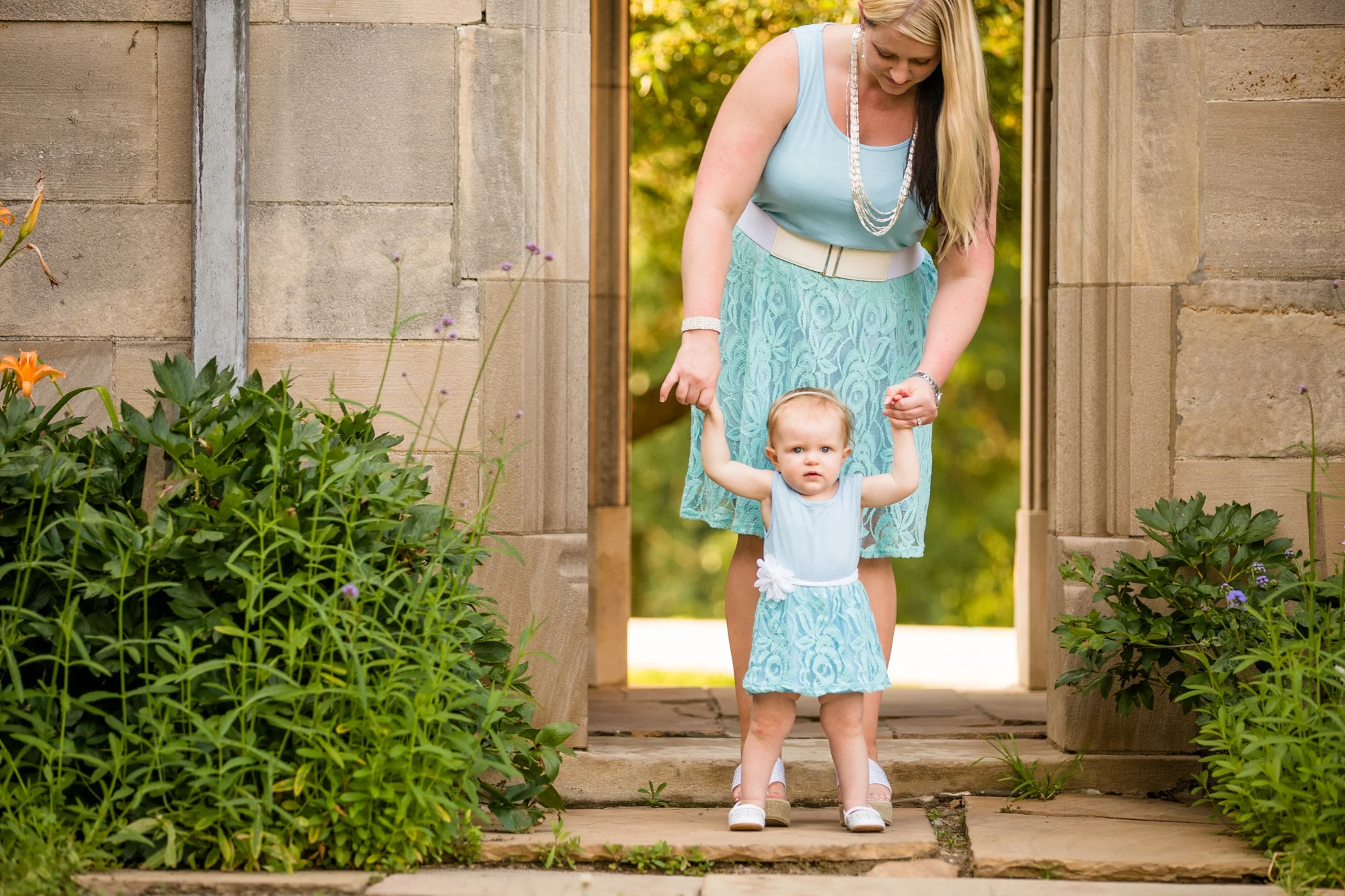 family photographer pittsburgh, hartwood acres photos, best location for photoshoot in pittsburgh, best places to take family pictures in pittsburgh, family photography ideas