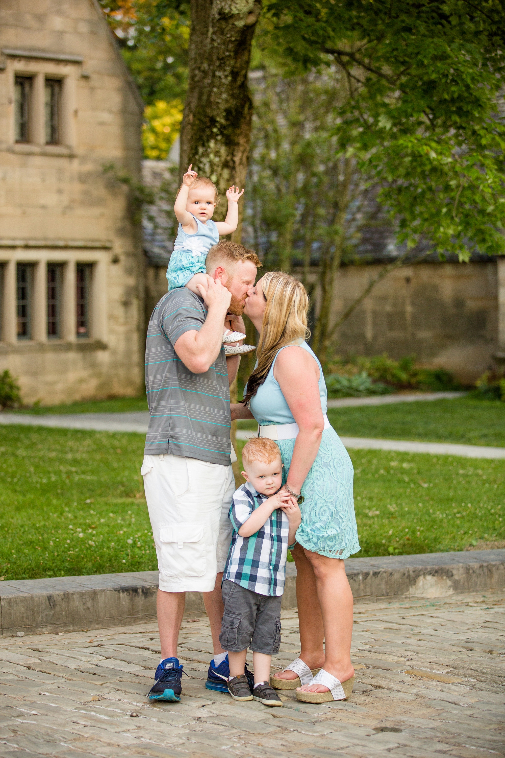 family photographer pittsburgh, hartwood acres photos, best location for photoshoot in pittsburgh, best places to take family pictures in pittsburgh, family photography ideas