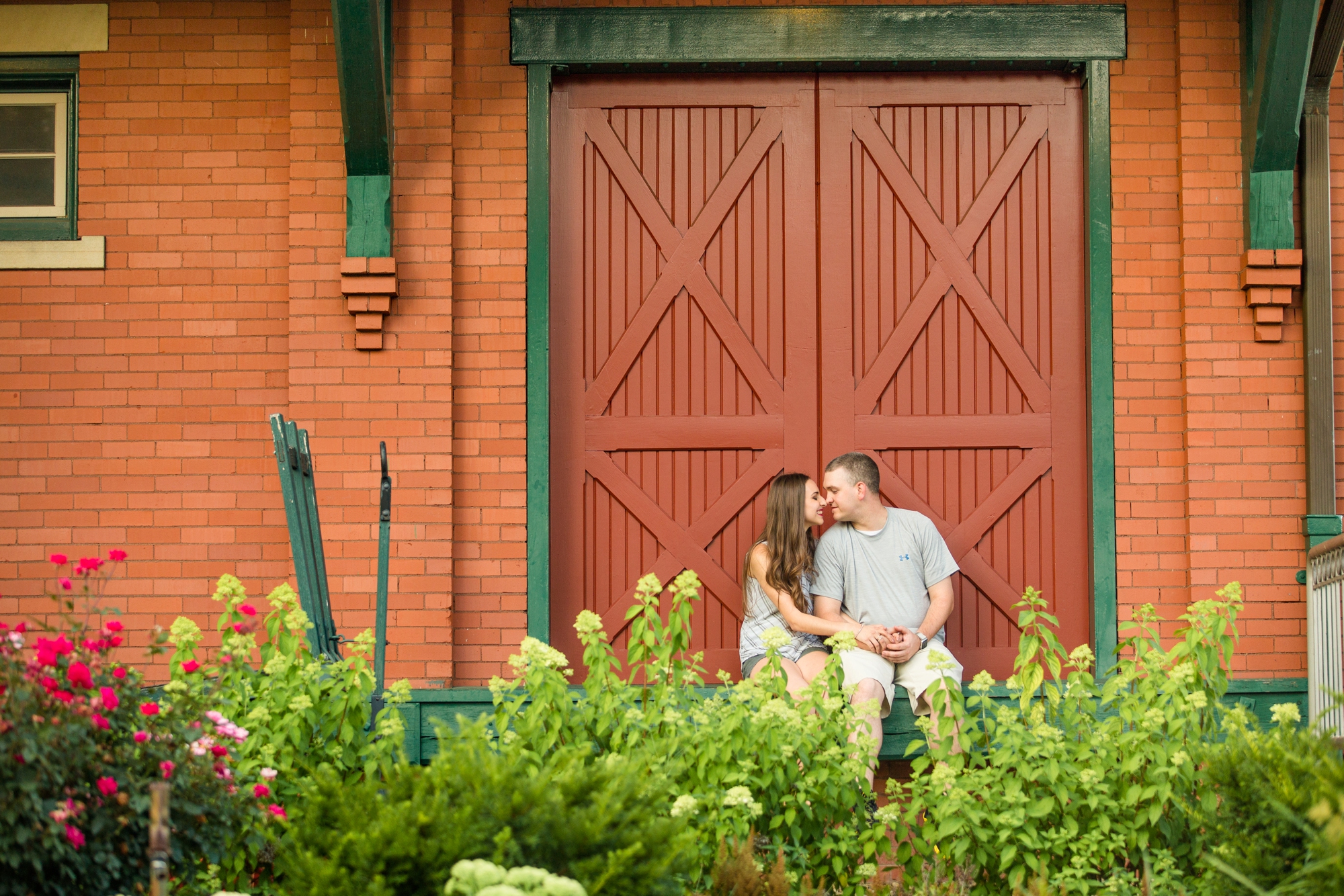 downtown beaver pa engagement photos, downtown beaver pa wedding photos, best location for photoshoot in pittsburgh, pittsburgh wedding photographer