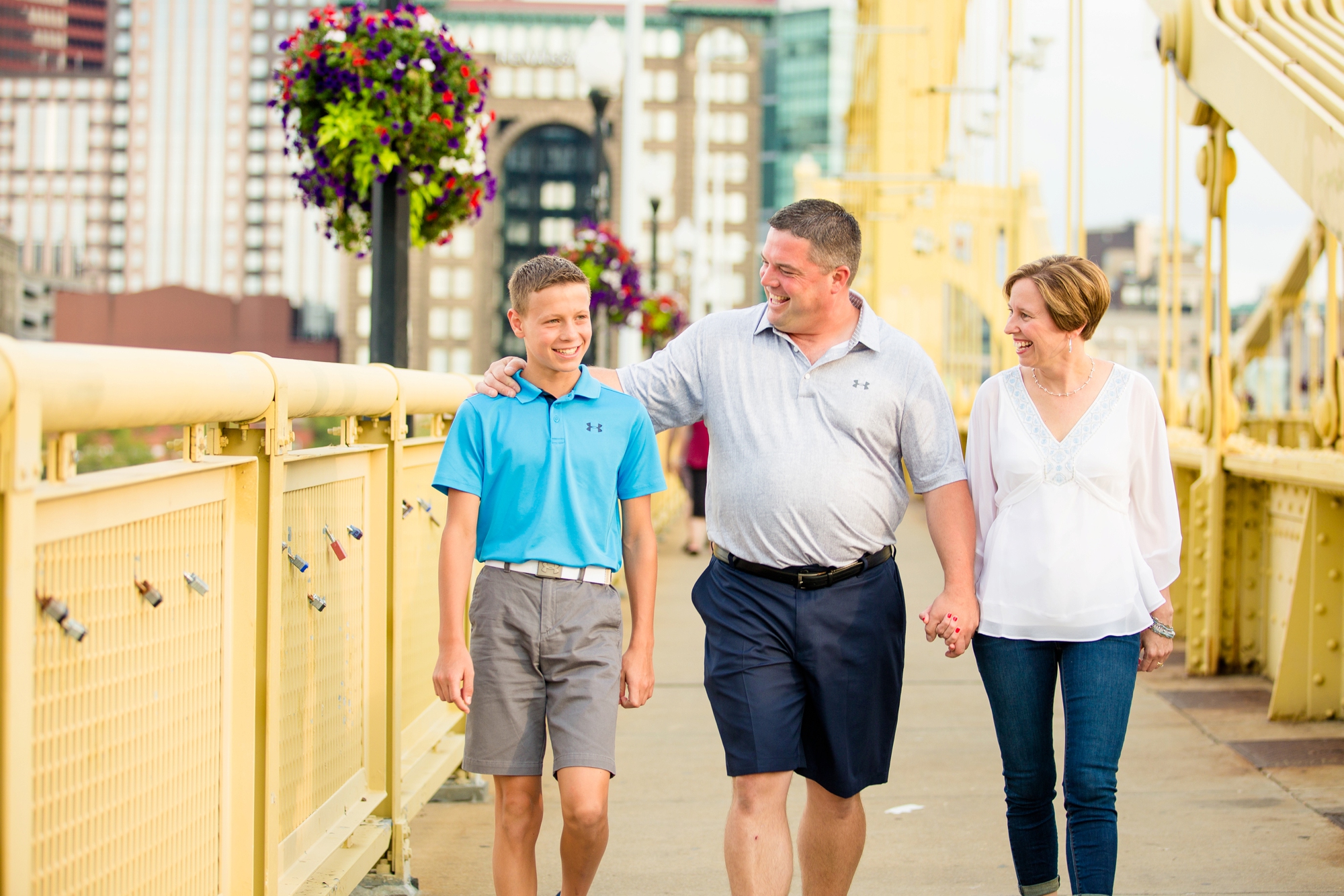 north shore family photos, pittsburgh family photographer, locations in pittsburgh for photo shoot, cranberry township family photographer, roberto clemente bridge photos